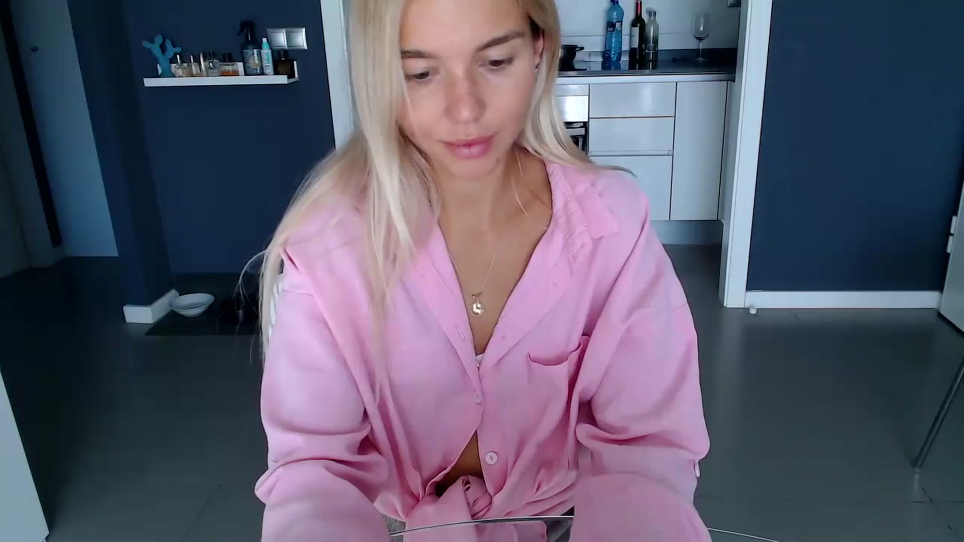 Gallery image thumbnail from Mollyluv1's myfreecams stream on, 11/10/2024, 10:27 image 20 of 20