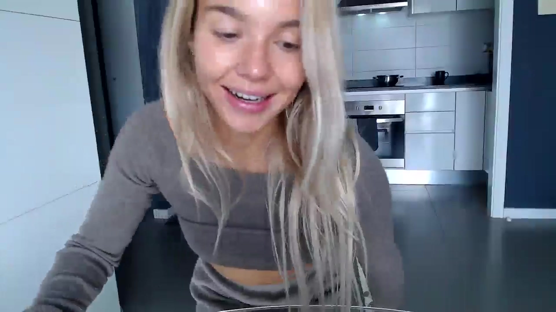 Gallery image thumbnail from Mollyluv1's myfreecams stream on, 11/16/2024, 11:39 image 17 of 20