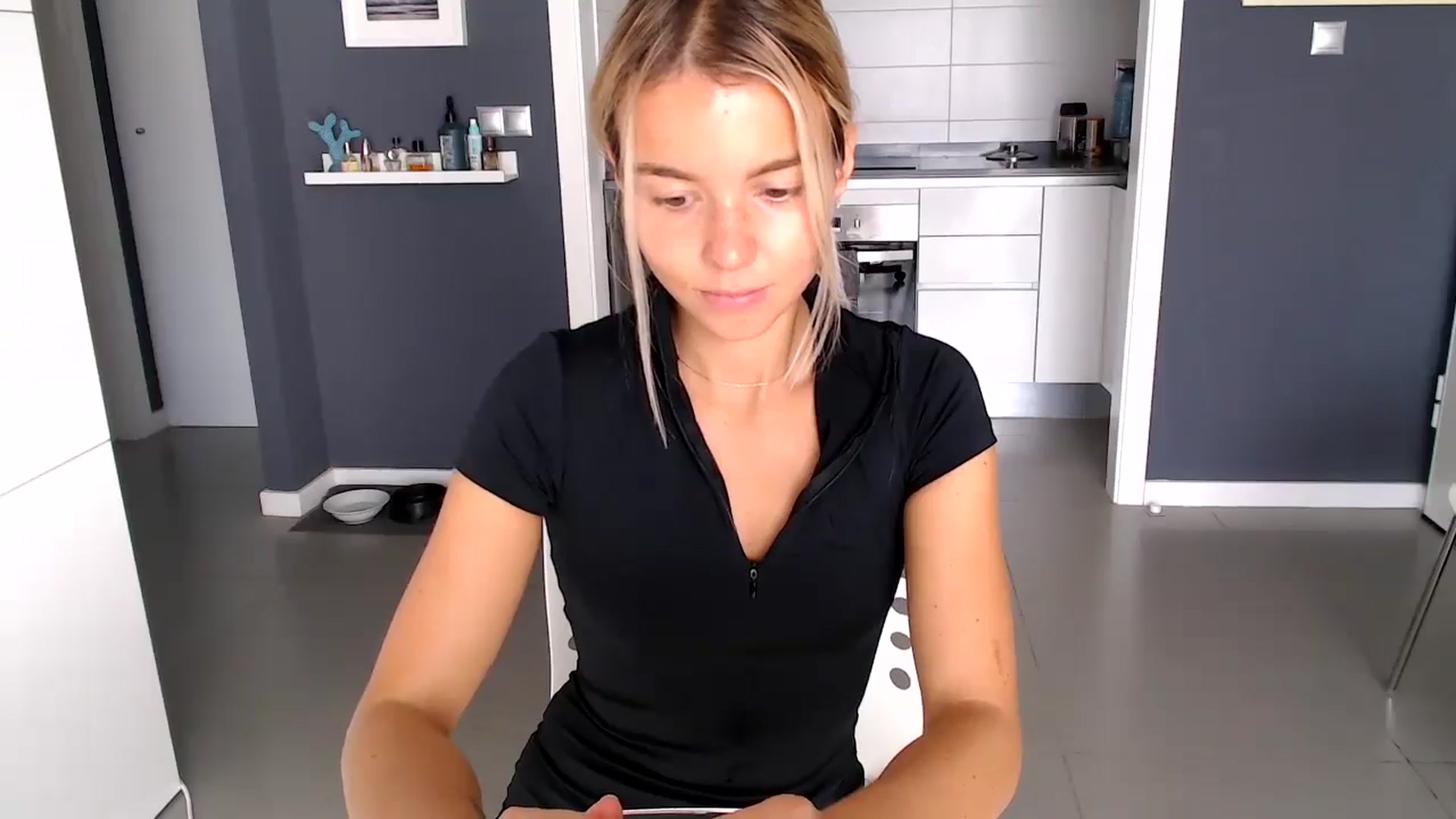 Gallery image thumbnail from Mollyluv1's myfreecams stream on, 11/18/2024, 11:39 image 4 of 20