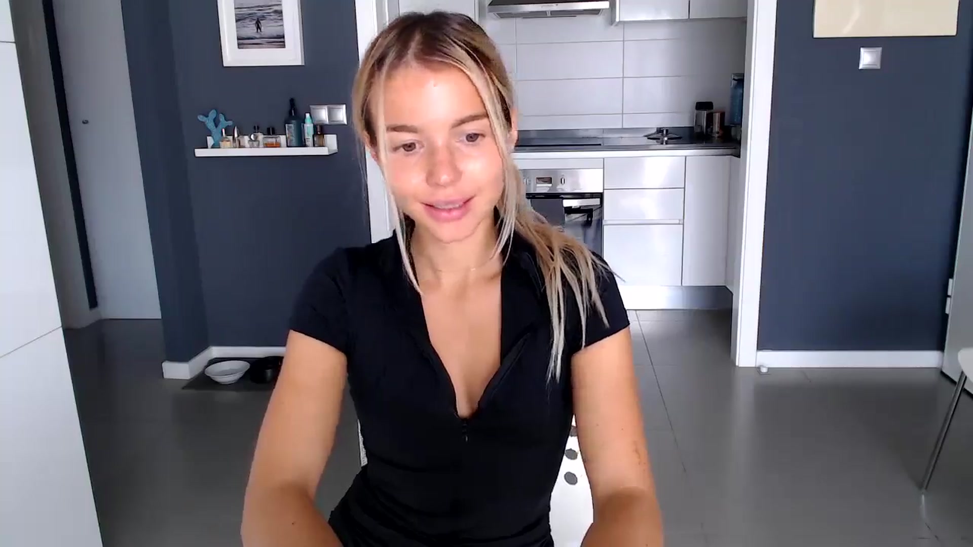 Gallery image thumbnail from Mollyluv1's myfreecams stream on, 11/18/2024, 12:05 image 2 of 20
