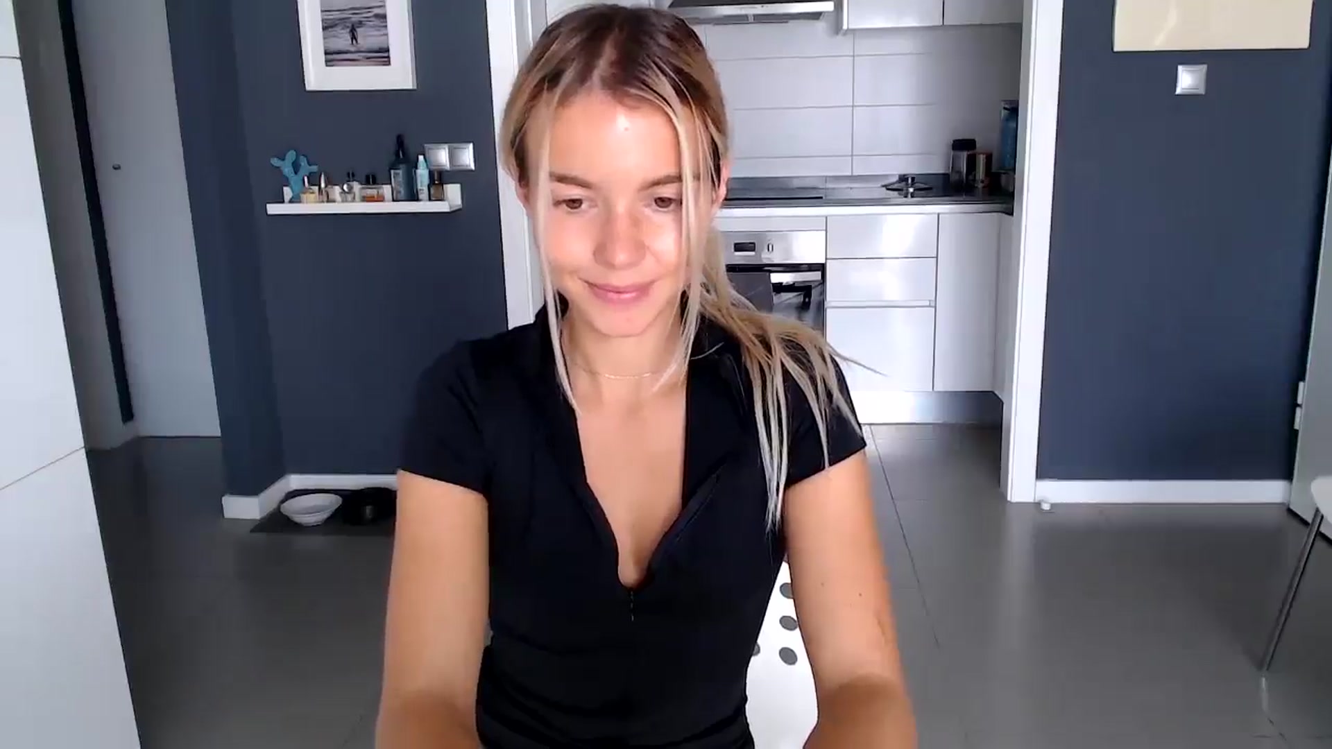 Gallery image thumbnail from Mollyluv1's myfreecams stream on, 11/18/2024, 12:05 image 5 of 20