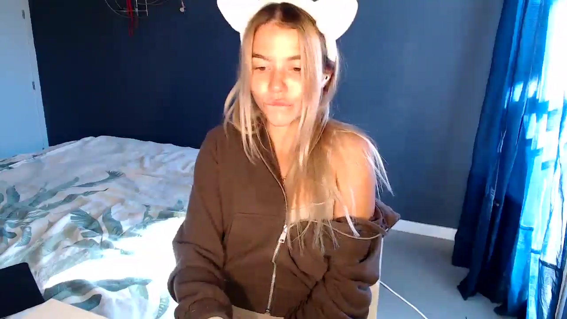 Gallery image thumbnail from Mollyluv1's myfreecams stream on, 12/24/2024, 11:21 image 4 of 20