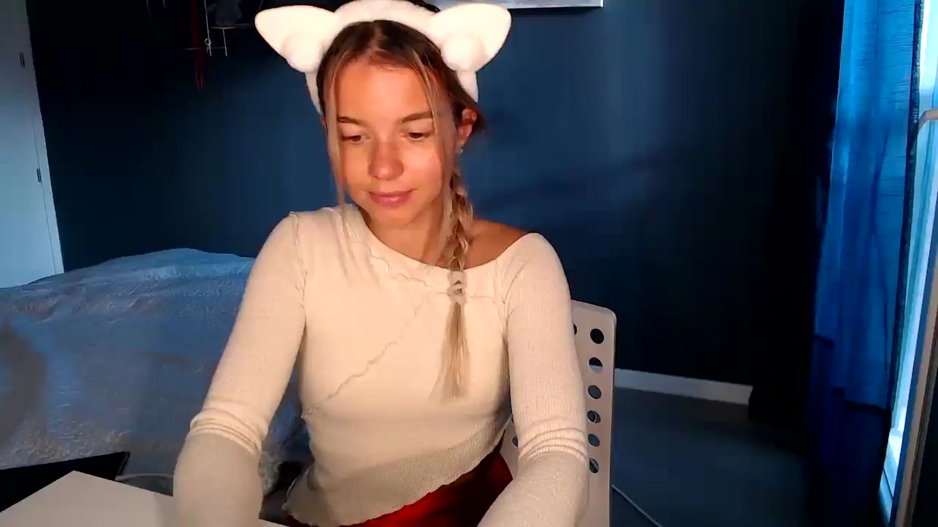 Gallery image thumbnail from Mollyluv1's myfreecams stream on, 12/27/2024, 15:09 image 10 of 20