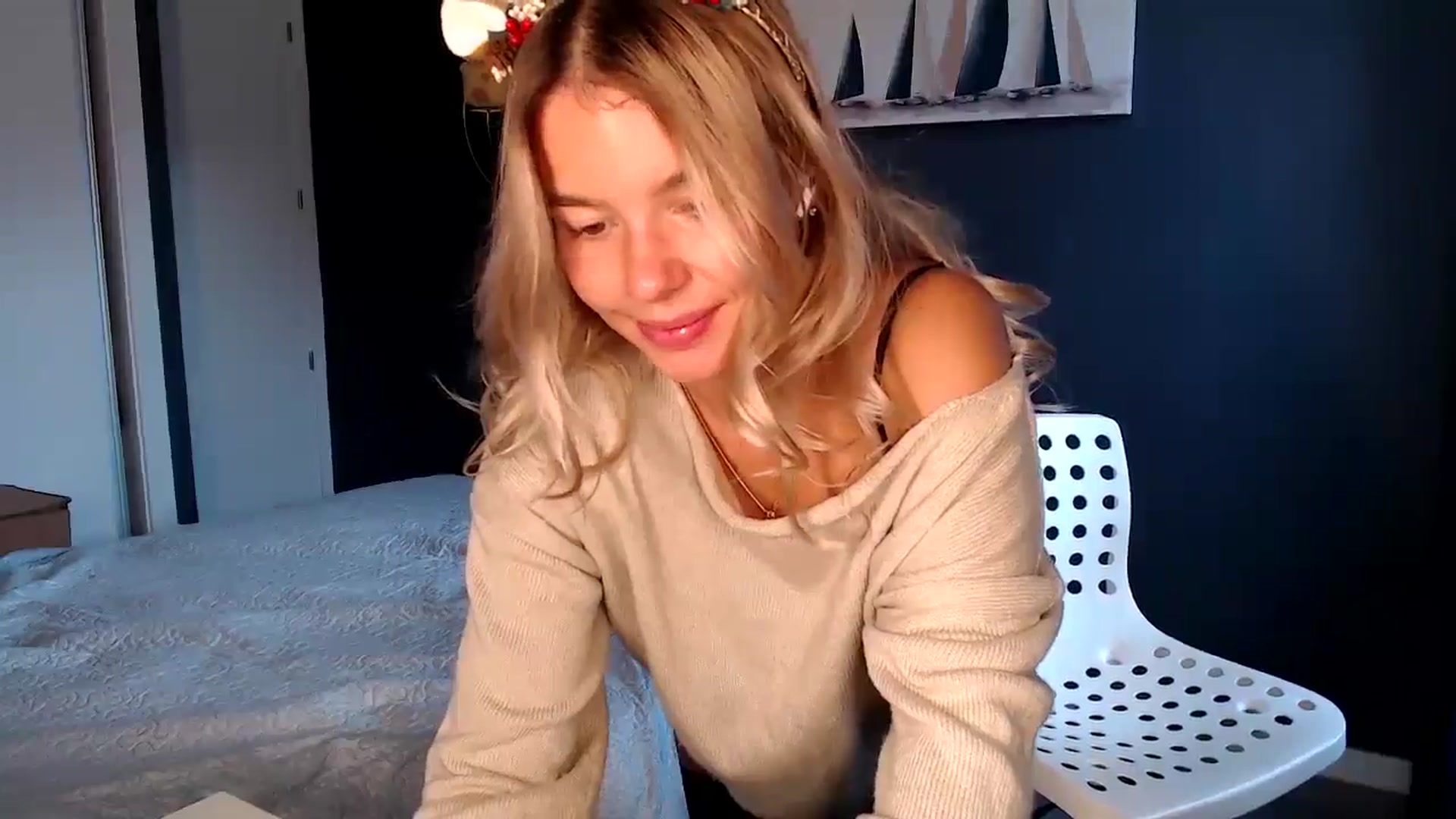 Gallery image thumbnail from Mollyluv1's myfreecams stream on, 12/28/2024, 13:03 image 6 of 20