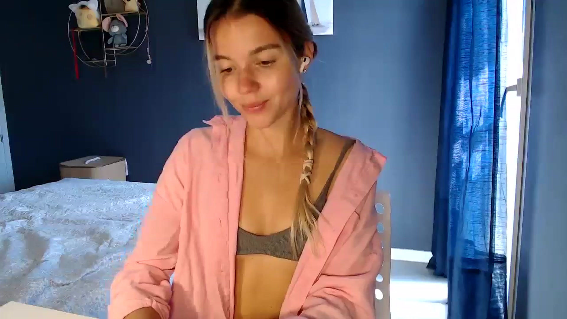 Gallery image thumbnail from Mollyluv1's myfreecams stream on, 02/02/2025, 13:01 image 12 of 20