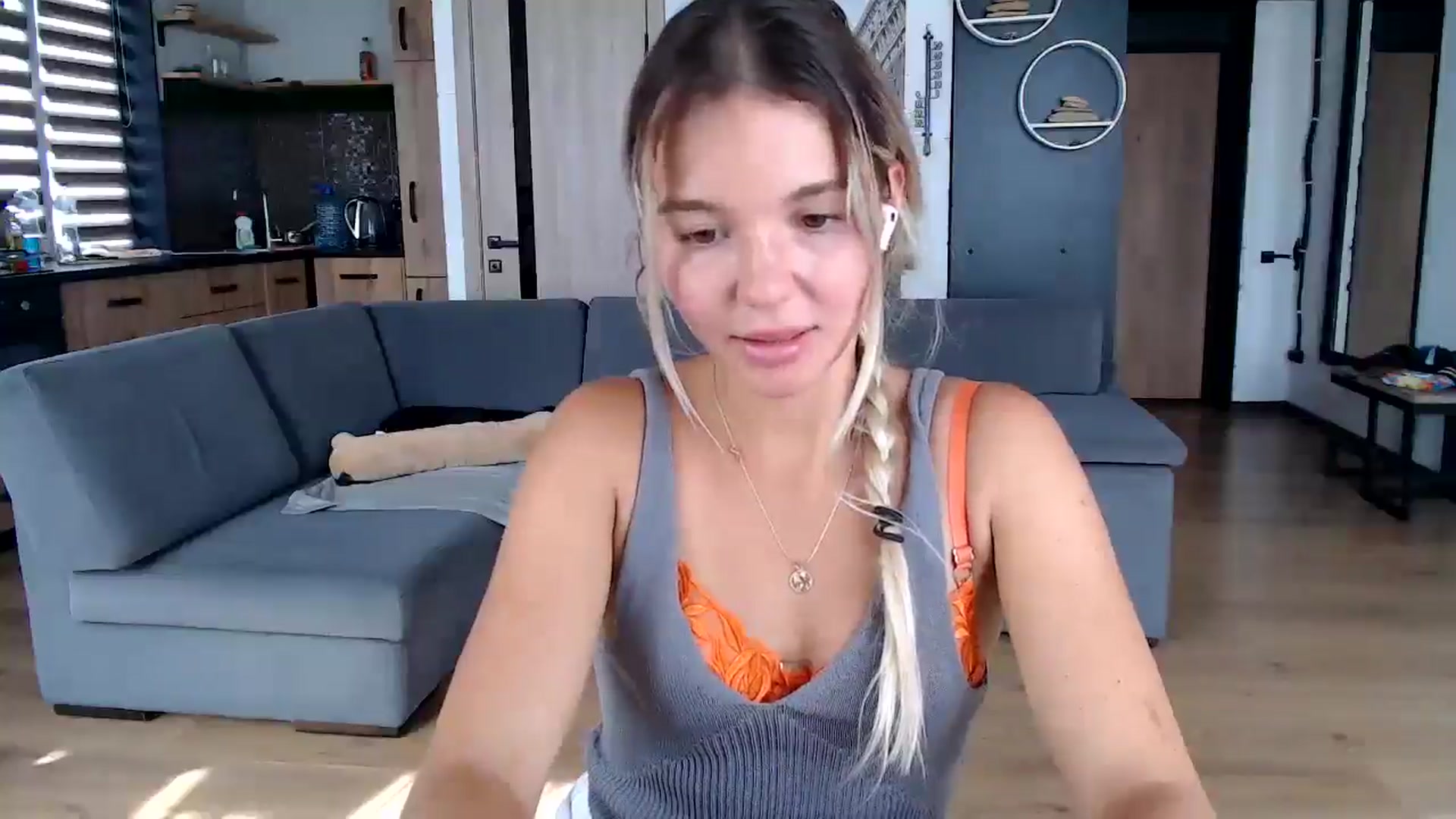 Gallery image thumbnail from Mollyluv1's myfreecams stream on, 08/12/2025, 12:41 image 9 of 20