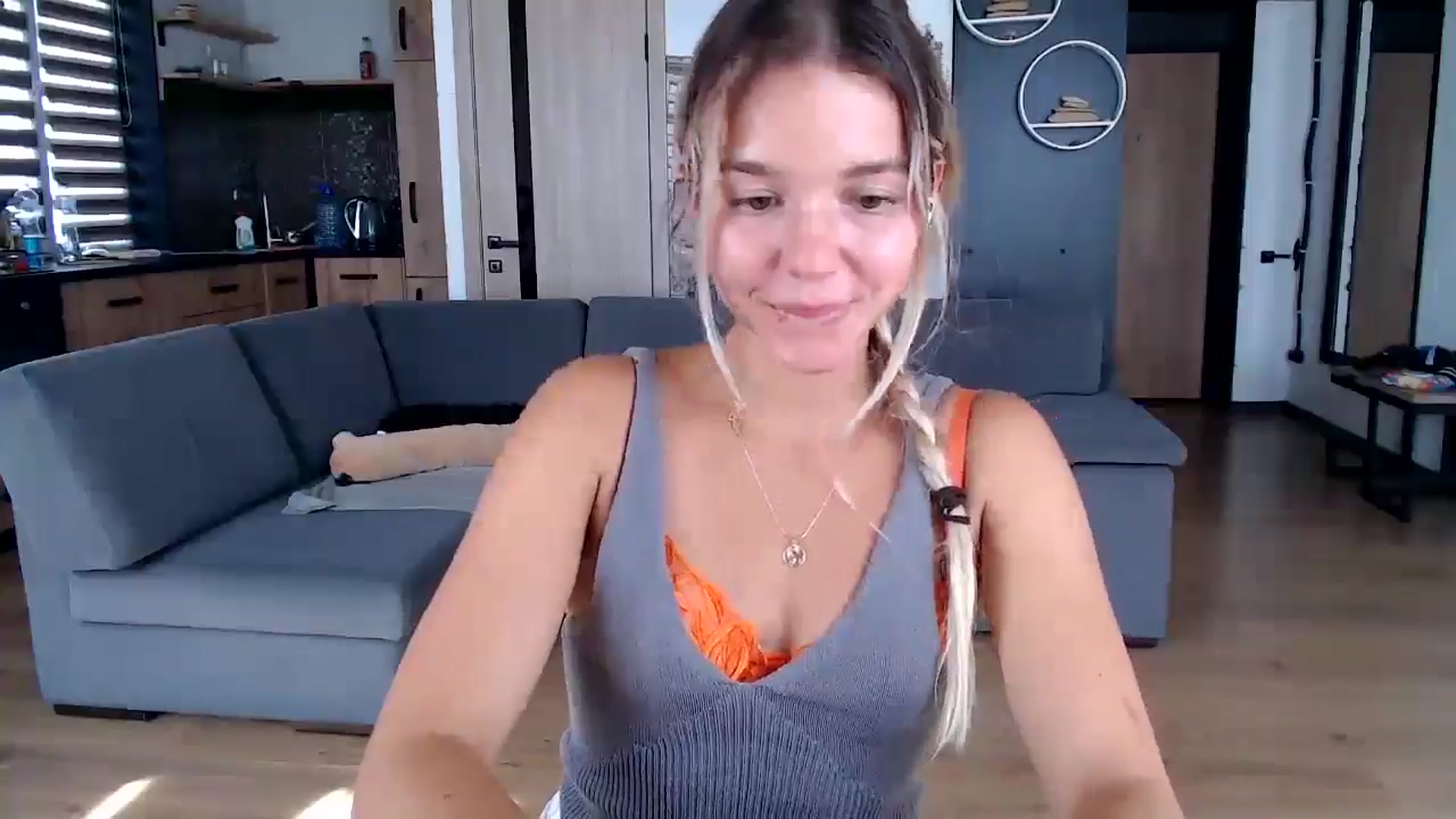 Gallery image thumbnail from Mollyluv1's myfreecams stream on, 08/12/2025, 12:41 image 5 of 20