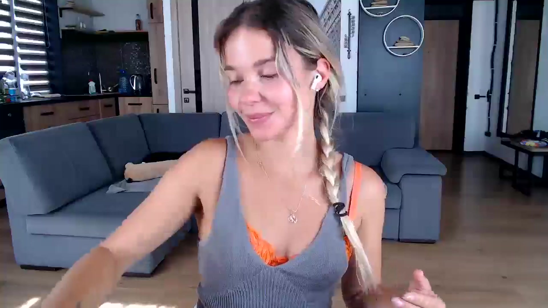 Gallery image thumbnail from Mollyluv1's myfreecams stream on, 08/12/2025, 12:41 image 2 of 20