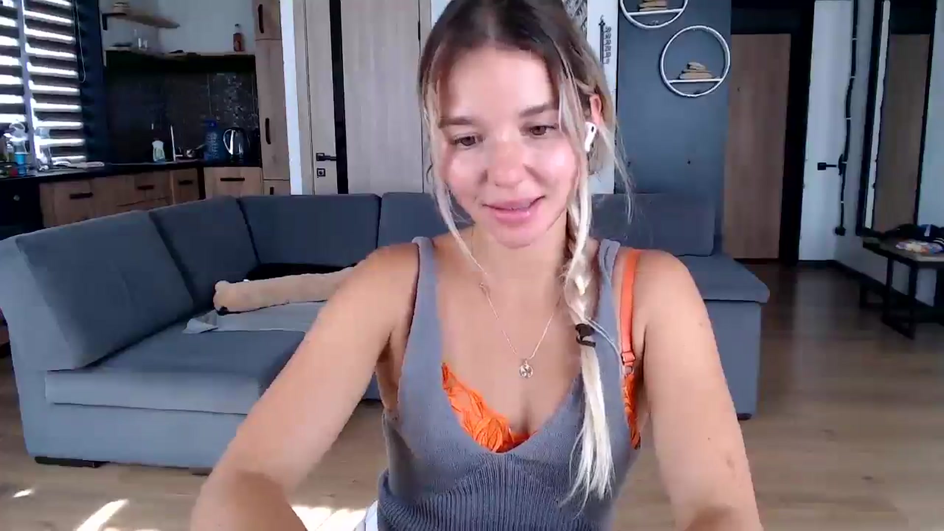 Gallery image thumbnail from Mollyluv1's myfreecams stream on, 08/12/2025, 12:41 image 8 of 20