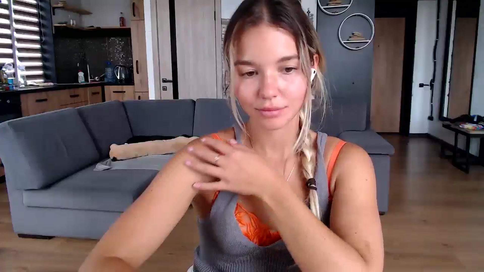 Gallery image thumbnail from Mollyluv1's myfreecams stream on, 08/12/2025, 12:41 image 15 of 20