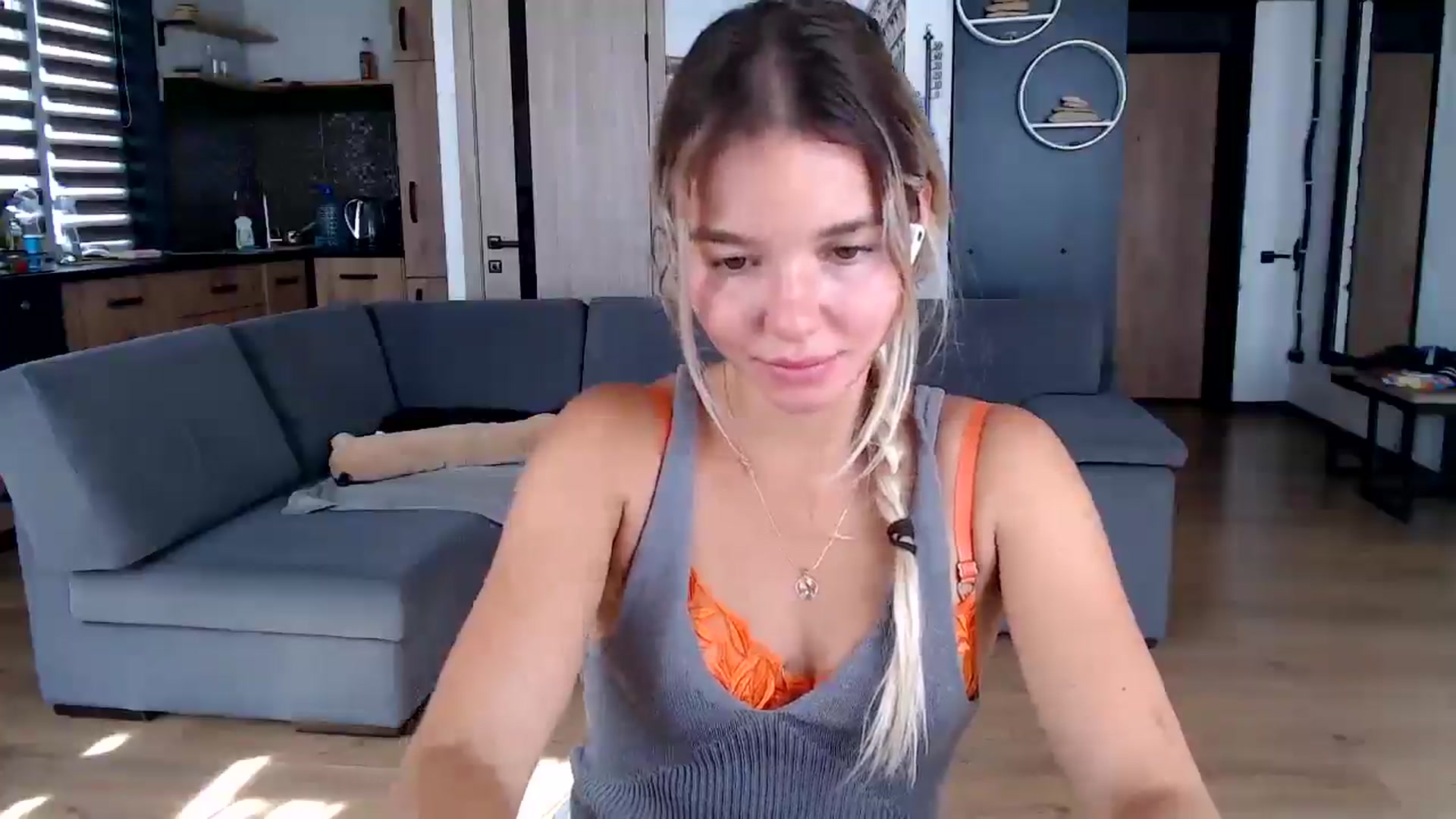 Gallery image thumbnail from Mollyluv1's myfreecams stream on, 08/12/2025, 12:41 image 13 of 20