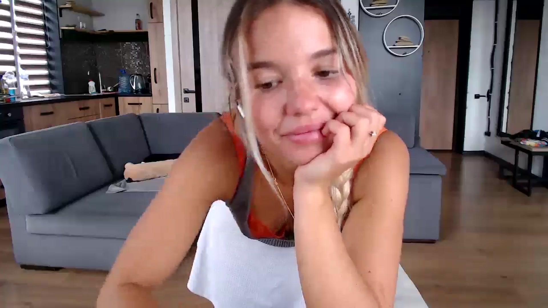 Gallery image thumbnail from Mollyluv1's myfreecams stream on, 08/12/2025, 12:41 image 18 of 20
