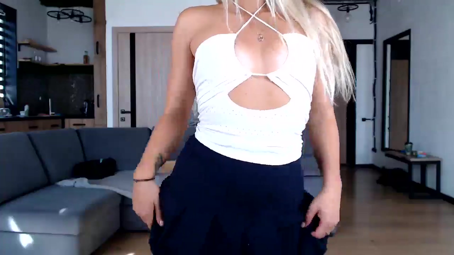 Gallery image thumbnail from Mollyluv1's myfreecams stream on, 08/16/2025, 13:24 image 11 of 20
