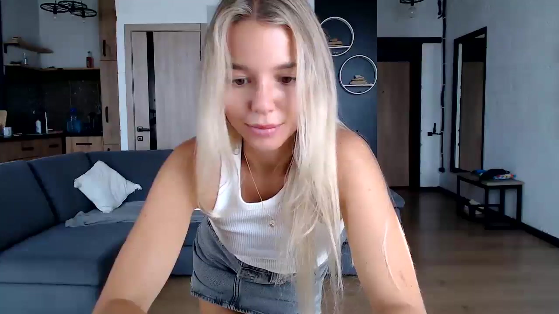 Gallery image thumbnail from Mollyluv1's myfreecams stream on, 08/27/2025, 11:19 image 2 of 20
