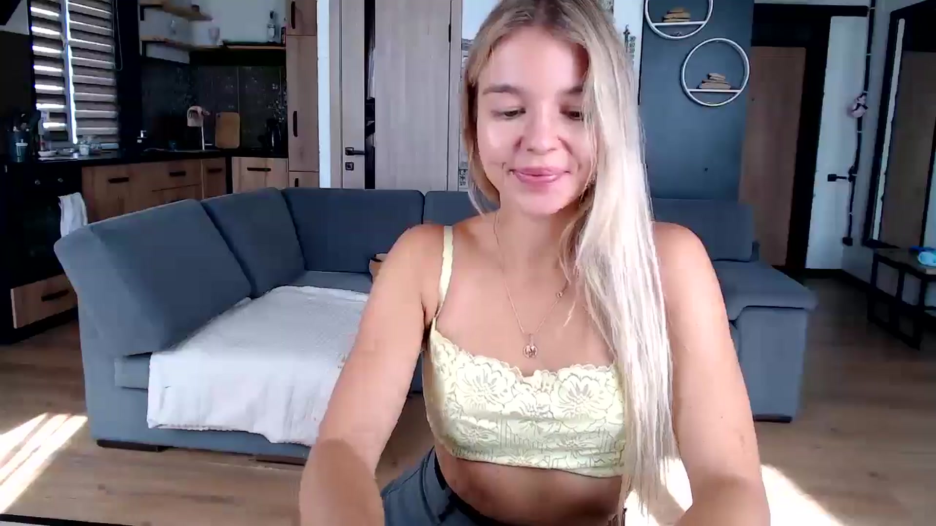 Gallery image thumbnail from Mollyluv1's myfreecams stream on, 09/17/2025, 11:09 image 6 of 20