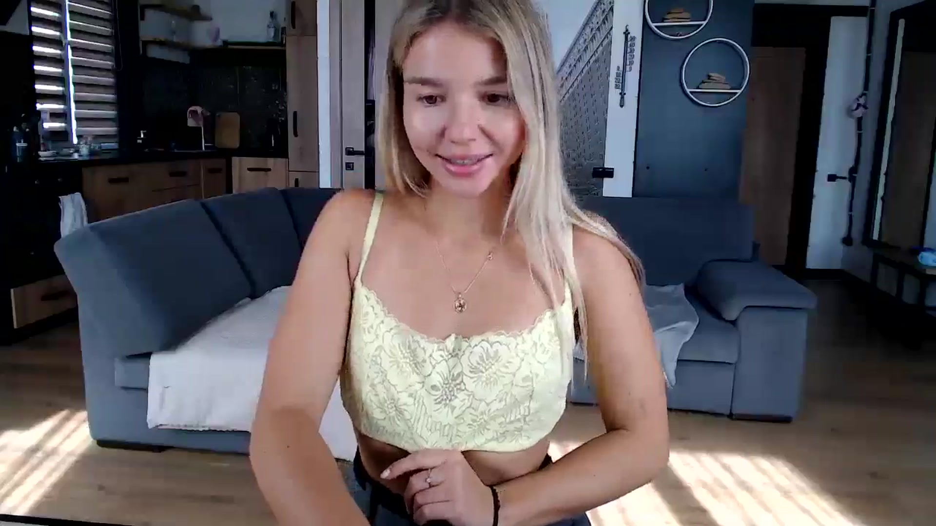 Gallery image thumbnail from Mollyluv1's myfreecams stream on, 09/17/2025, 11:09 image 12 of 20