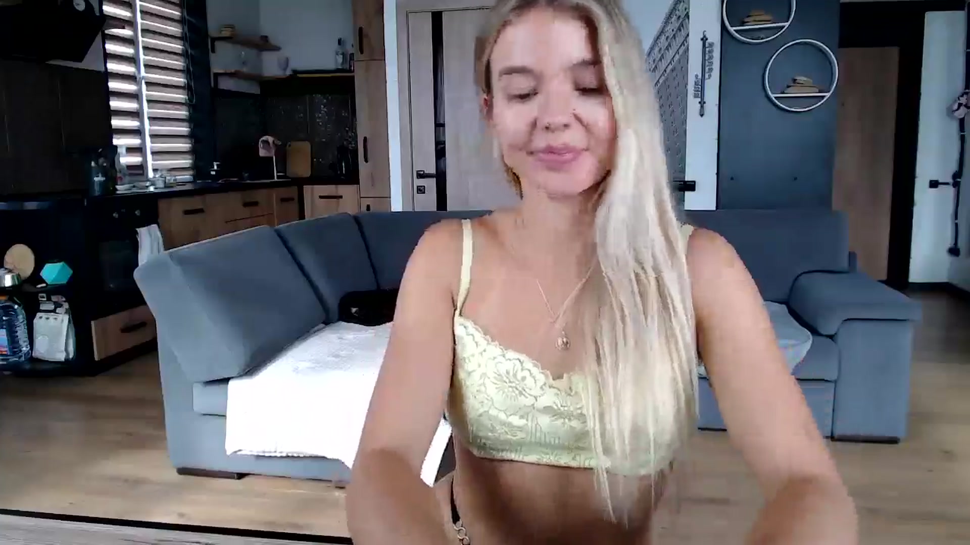 Gallery image thumbnail from Mollyluv1's myfreecams stream on, 09/17/2025, 12:47 image 18 of 20