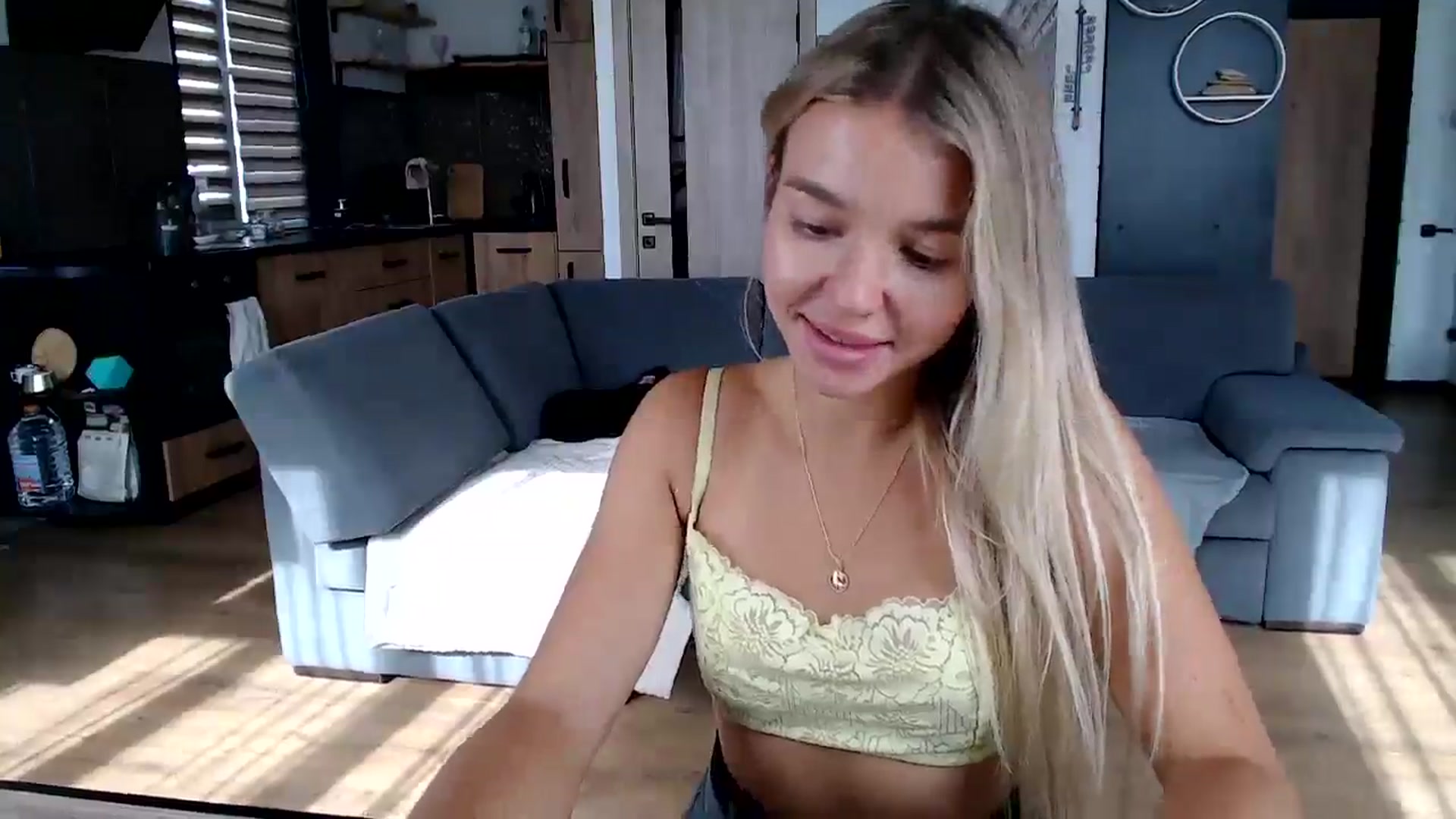 Gallery image thumbnail from Mollyluv1's myfreecams stream on, 09/17/2025, 12:47 image 10 of 20