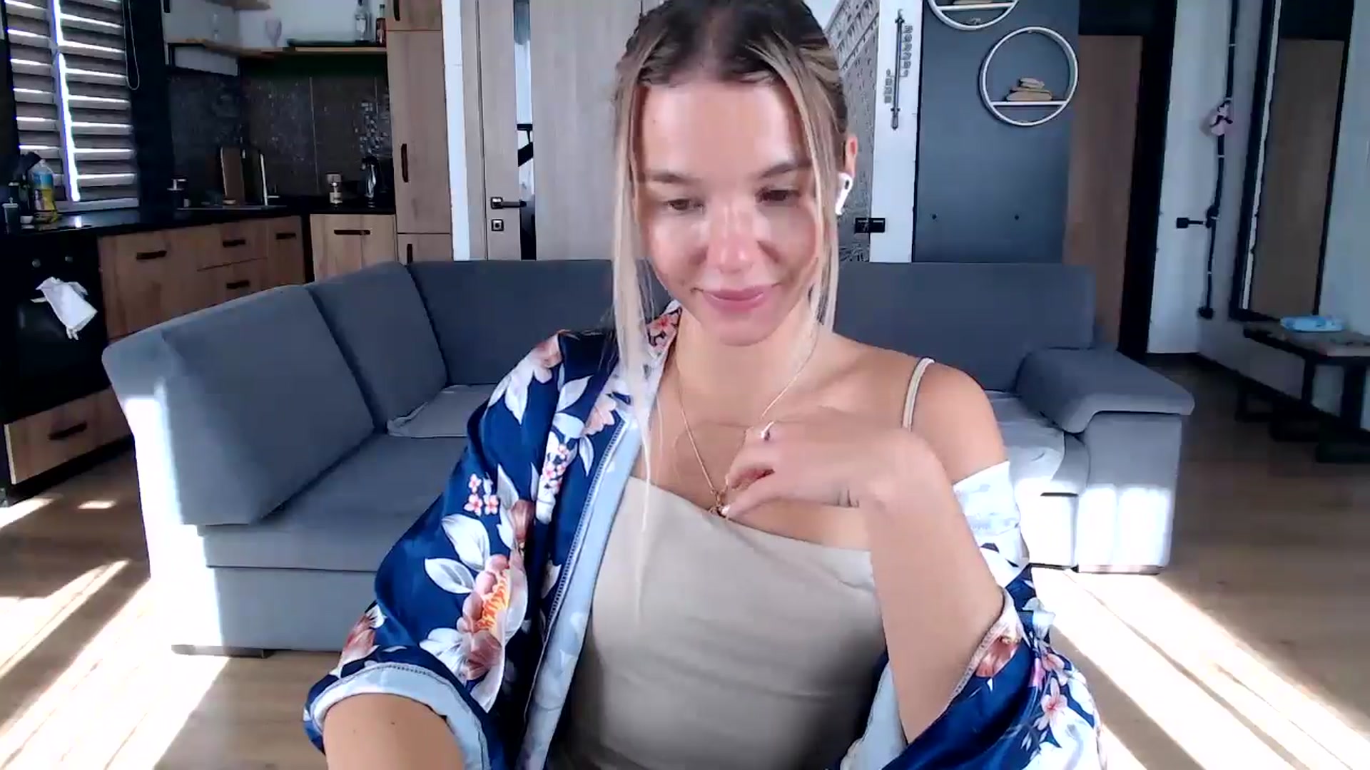 Gallery image thumbnail from Mollyluv1's myfreecams stream on, 09/27/2025, 12:02 image 10 of 20