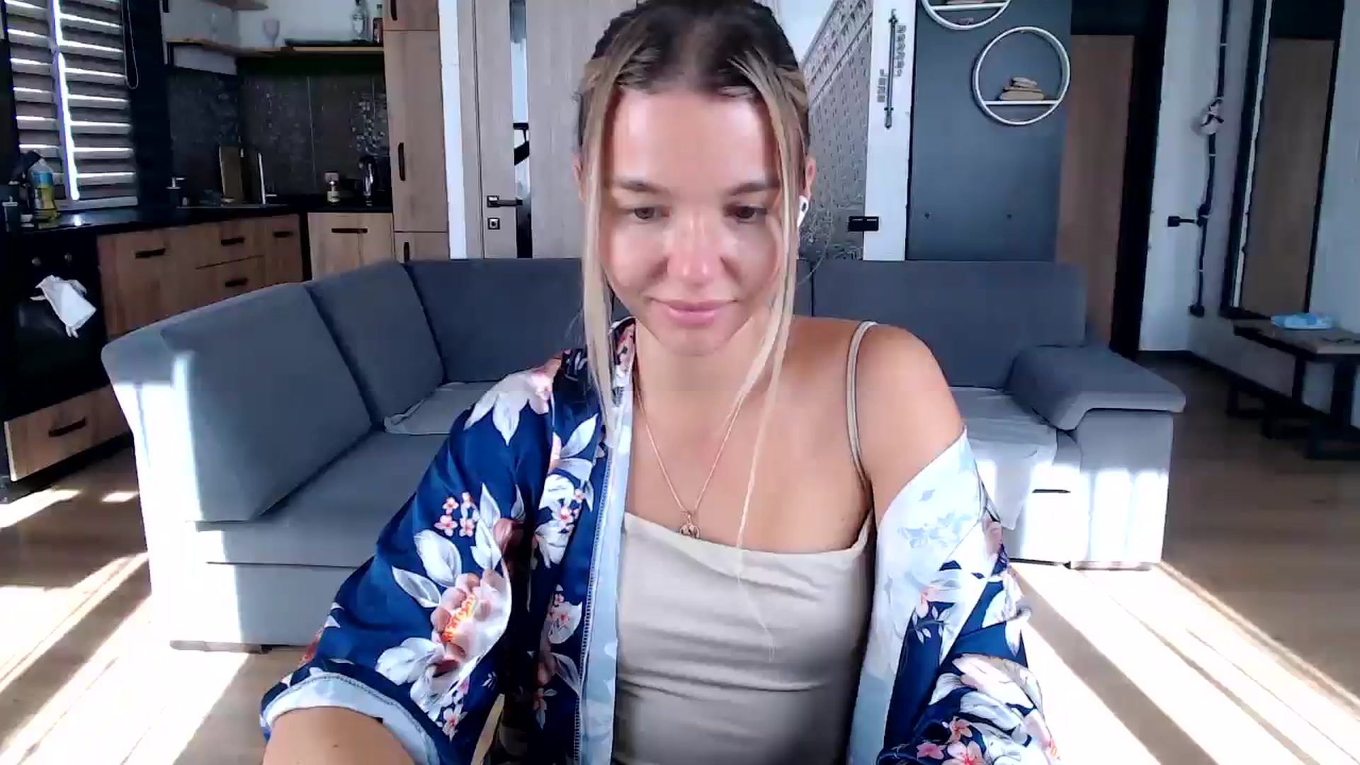 Gallery image thumbnail from Mollyluv1's myfreecams stream on, 09/27/2025, 12:02 image 11 of 20