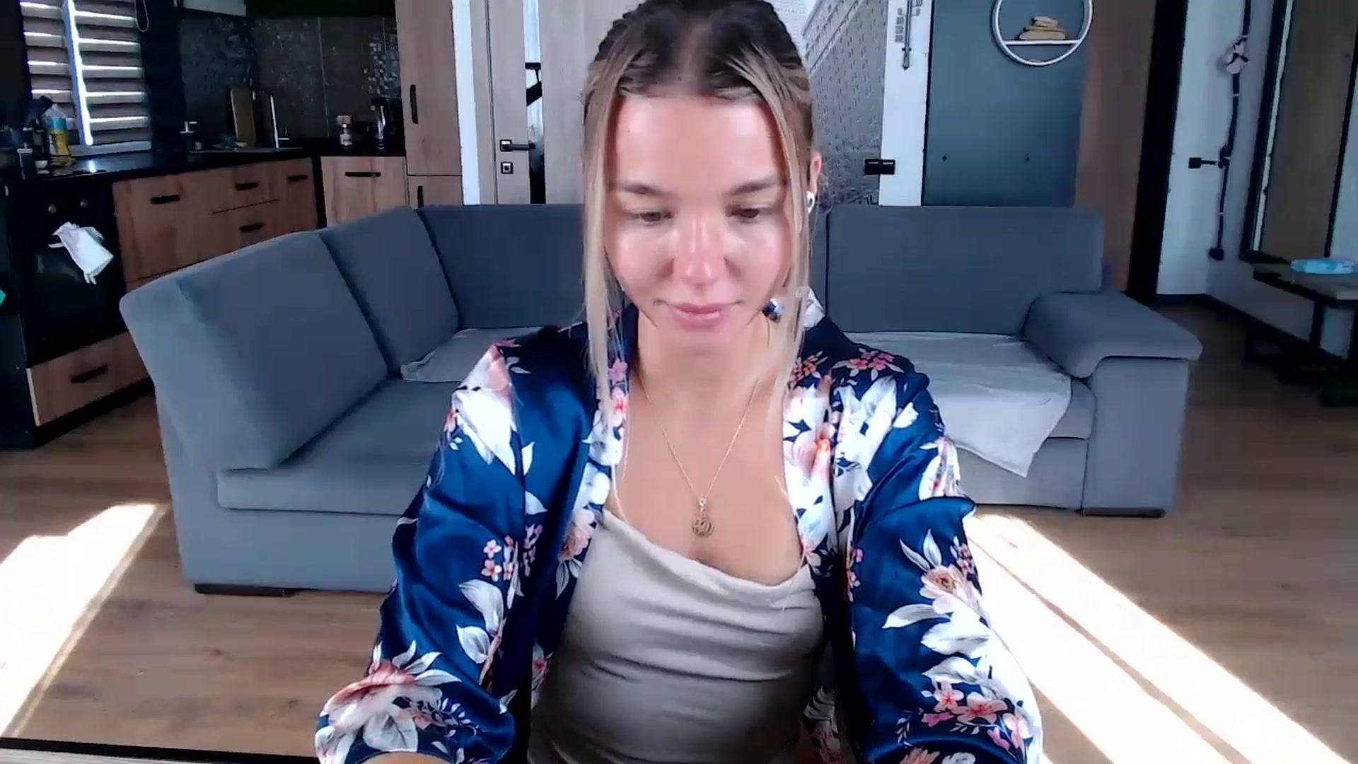 Gallery image thumbnail from Mollyluv1's myfreecams stream on, 09/27/2025, 12:02 image 4 of 20