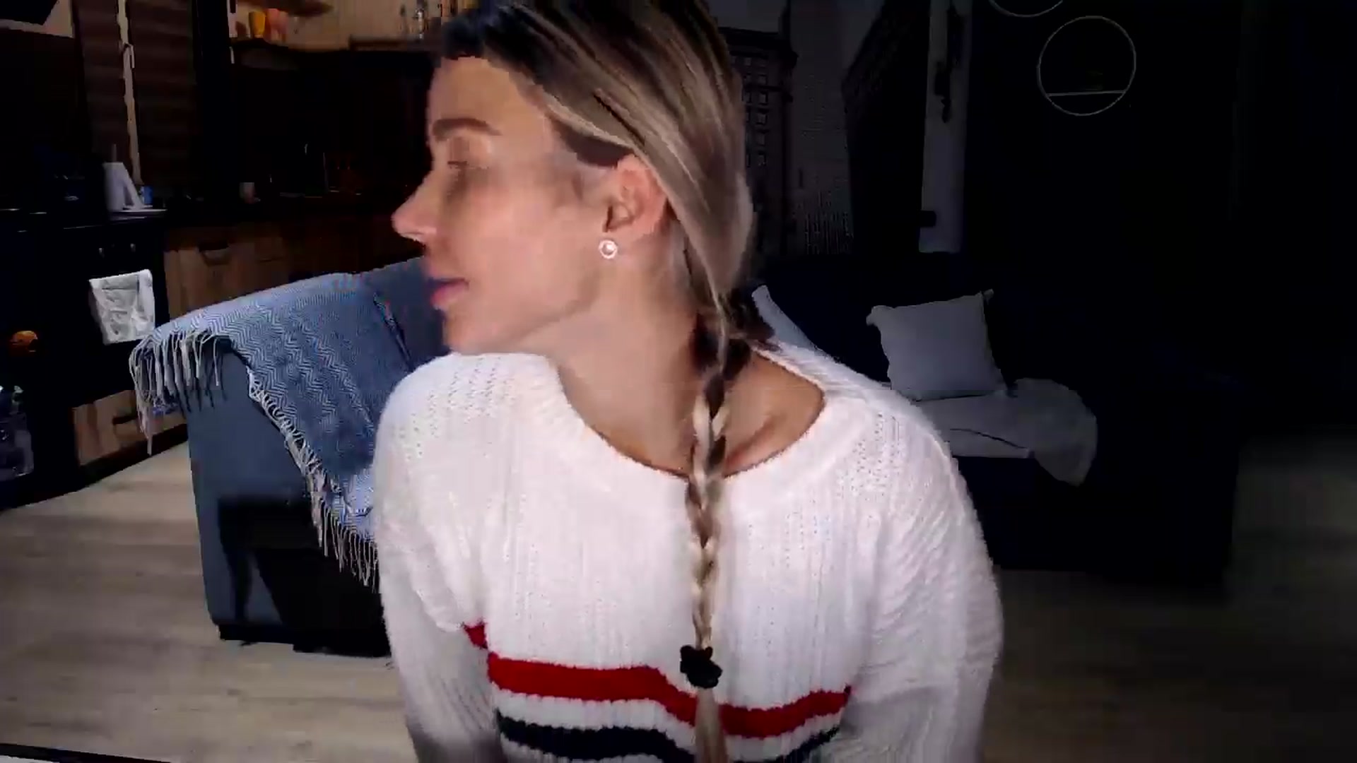 Gallery image thumbnail from Mollyluv1's myfreecams stream on, 12/10/2025, 14:54 image 4 of 20