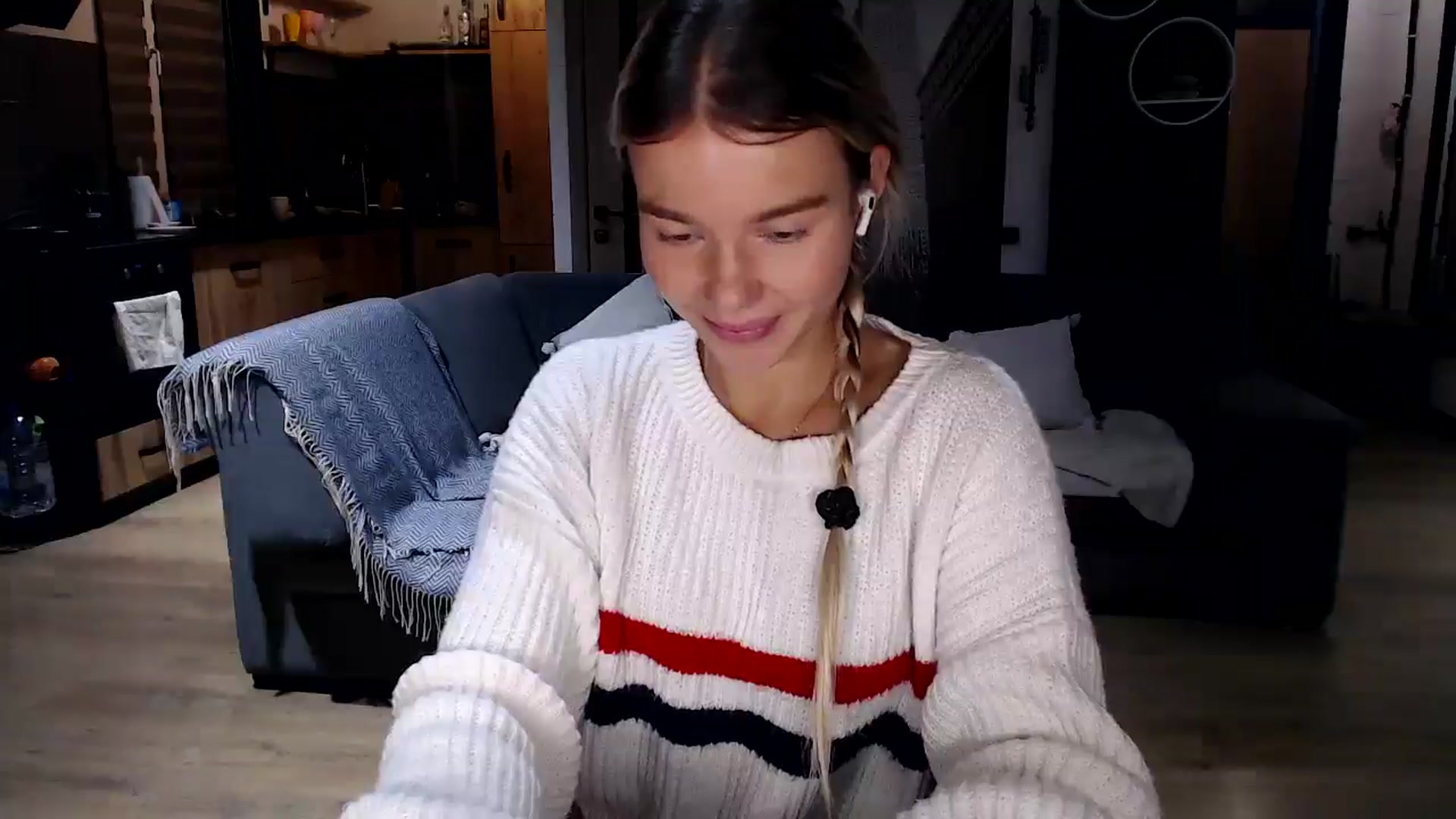 Gallery image thumbnail from Mollyluv1's myfreecams stream on, 12/10/2025, 14:54 image 19 of 20