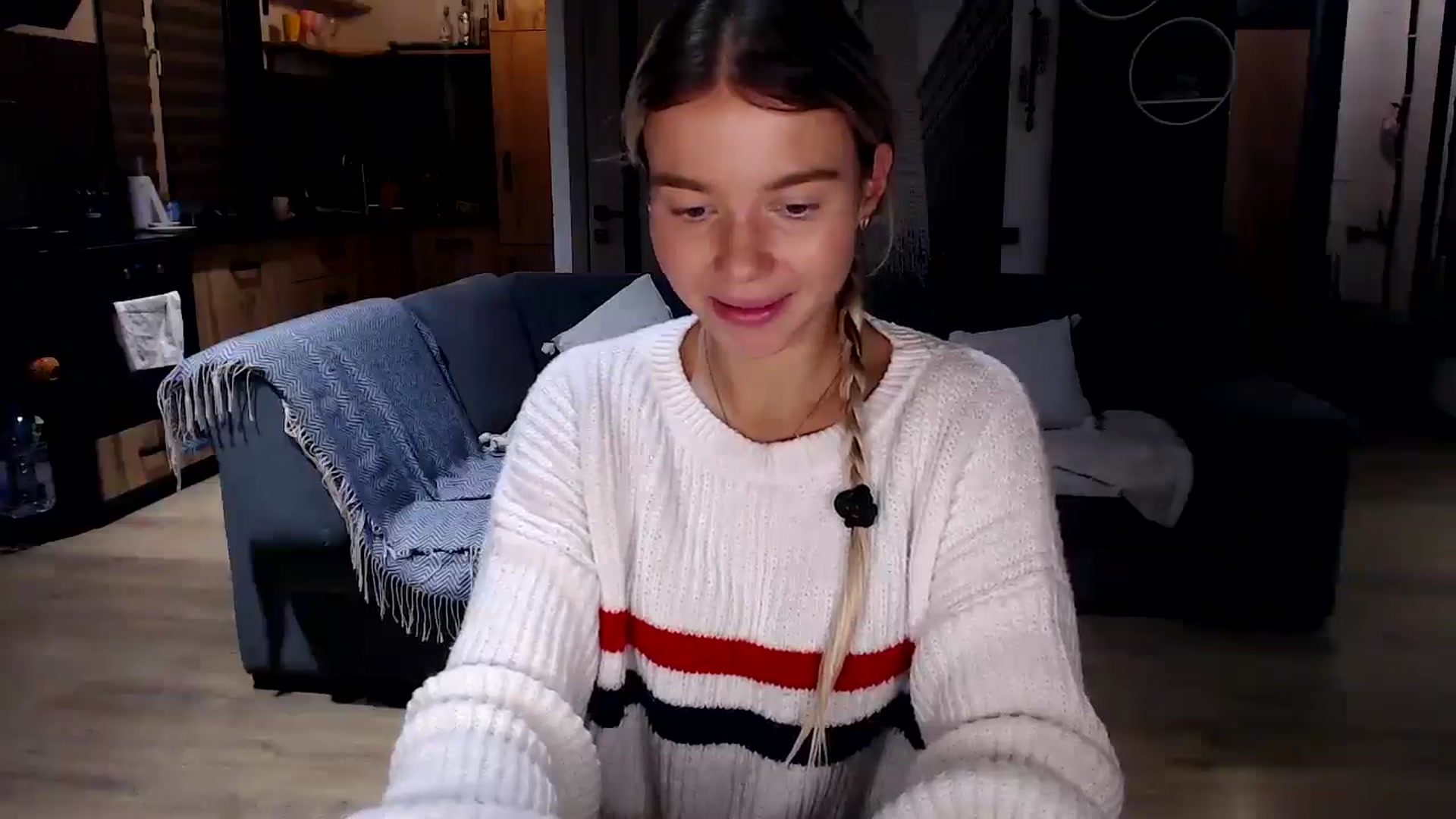 Gallery image thumbnail from Mollyluv1's myfreecams stream on, 12/10/2025, 14:54 image 15 of 20
