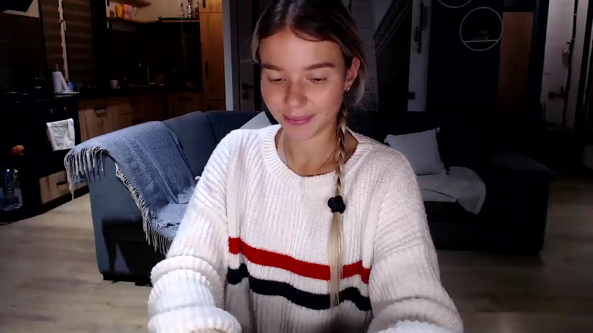 Gallery image thumbnail from Mollyluv1's myfreecams stream on, 12/10/2025, 14:54 image 14 of 20