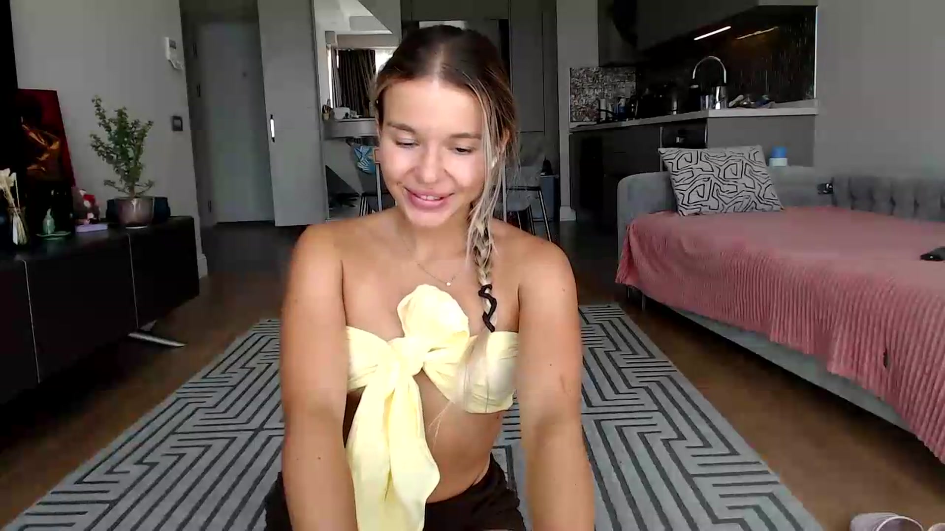Gallery image thumbnail from Mollyluv1's myfreecams stream on, 08/09/2026, 11:45 image 3 of 20