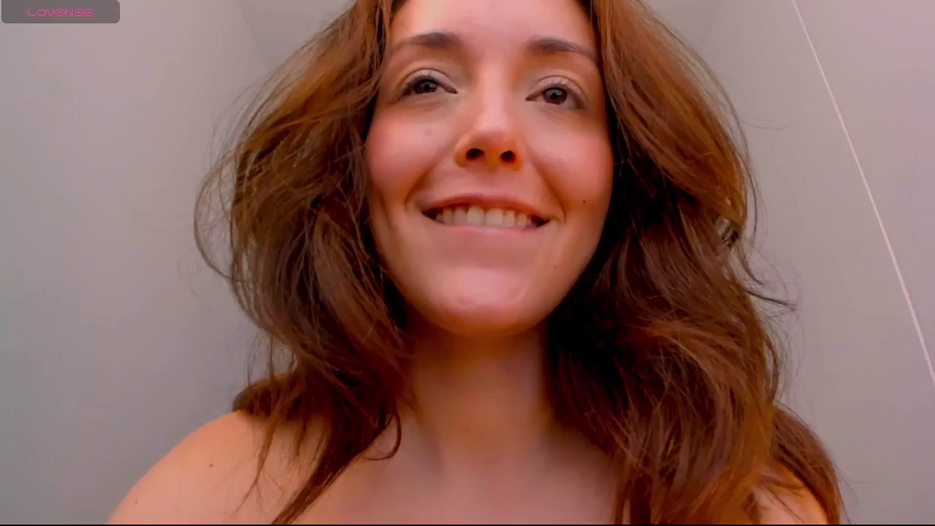 Gallery image thumbnail from Mollyvelou's myfreecams stream on, 04/10/2026, 17:14 image 16 of 20