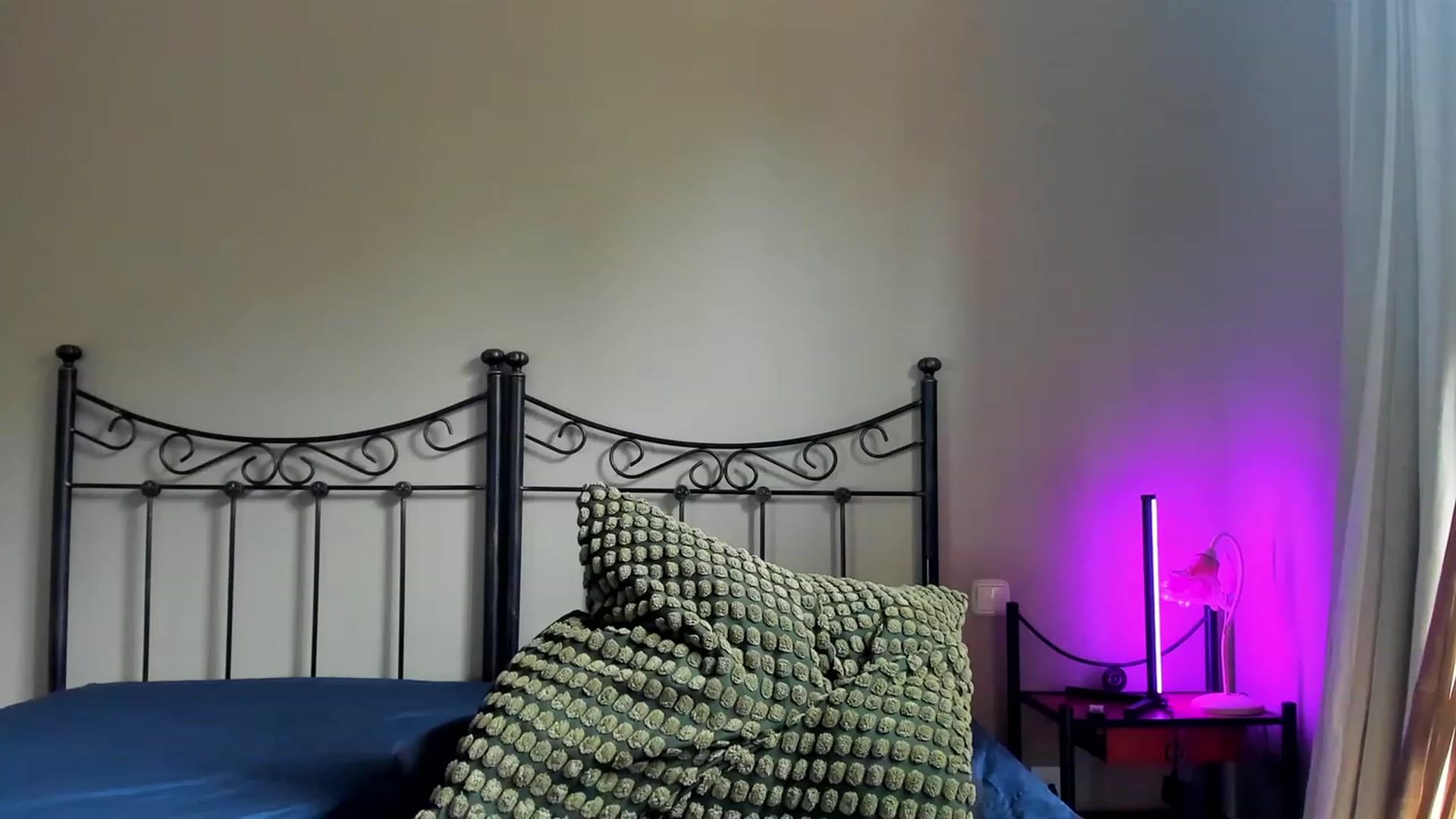 Gallery image thumbnail from Molywatson's myfreecams stream on, 11/28/2023, 09:26 image 14 of 20