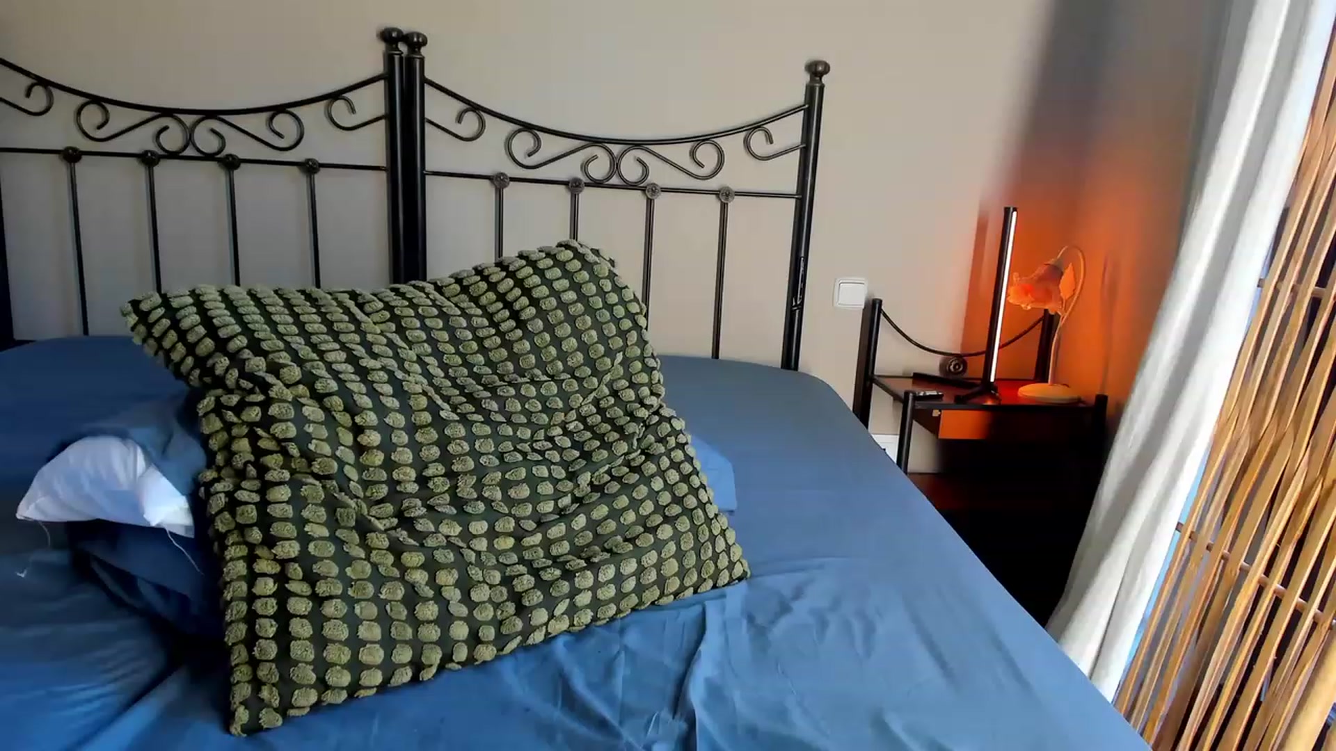 Gallery image thumbnail from Molywatson's myfreecams stream on, 12/19/2023, 11:58 image 3 of 20