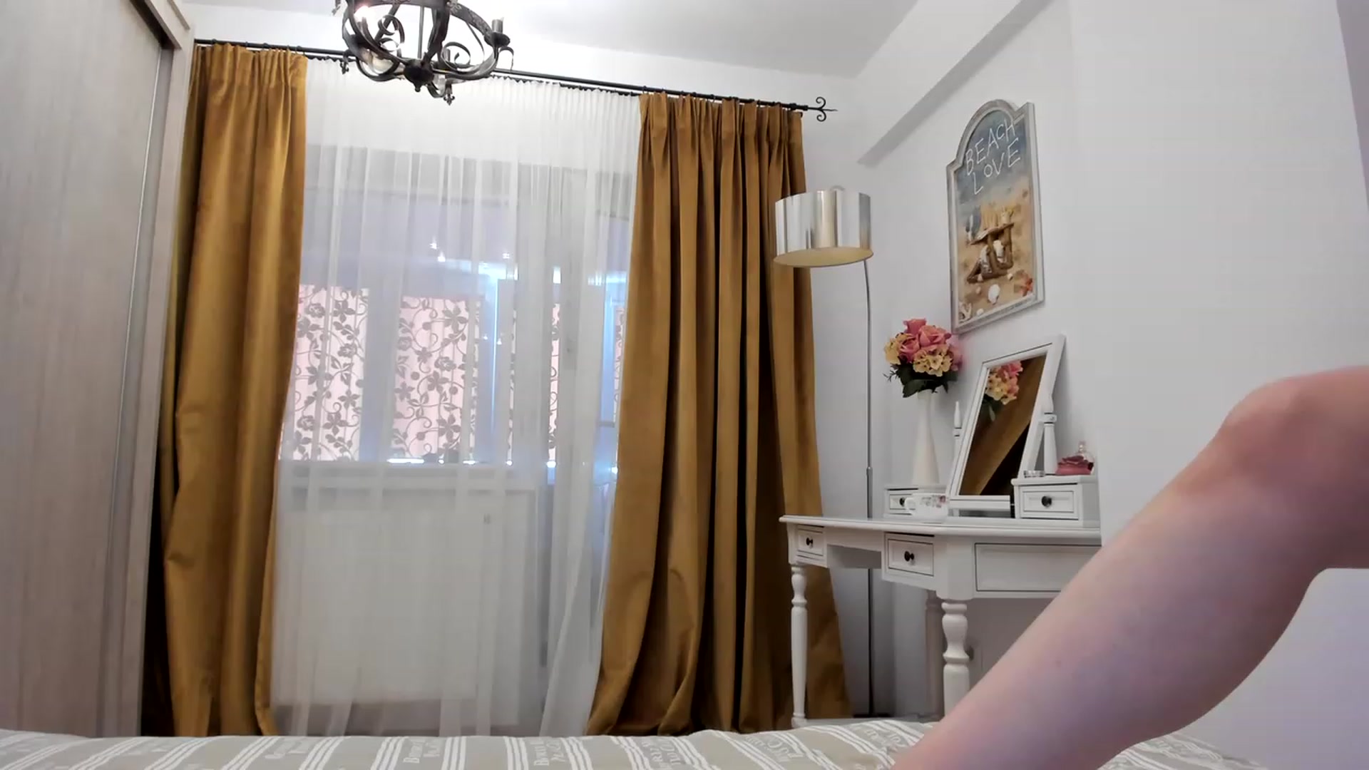 Gallery image thumbnail from Mom_of_two's myfreecams stream on, 08/01/2023, 13:49 image 1 of 20