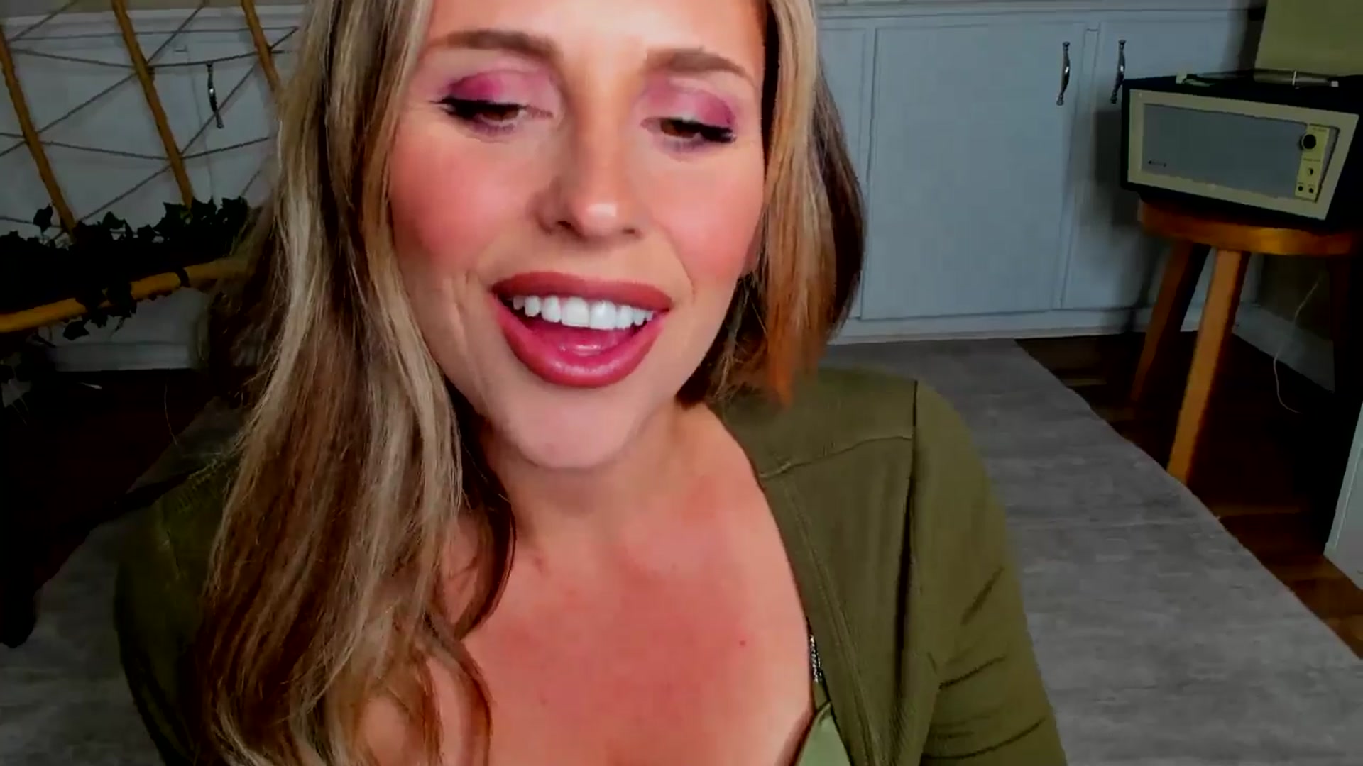 Gallery image thumbnail from Mommy's myfreecams stream on, 12/01/2024, 04:13 image 8 of 20