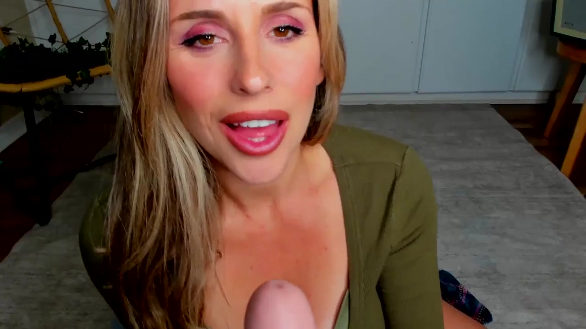 Gallery image thumbnail from Mommy's myfreecams stream on, 12/01/2024, 05:39 image 2 of 20