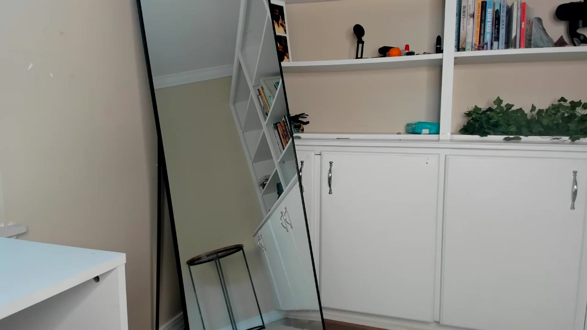 Gallery image thumbnail from Mommy's myfreecams stream on, 12/18/2024, 19:06 image 8 of 20