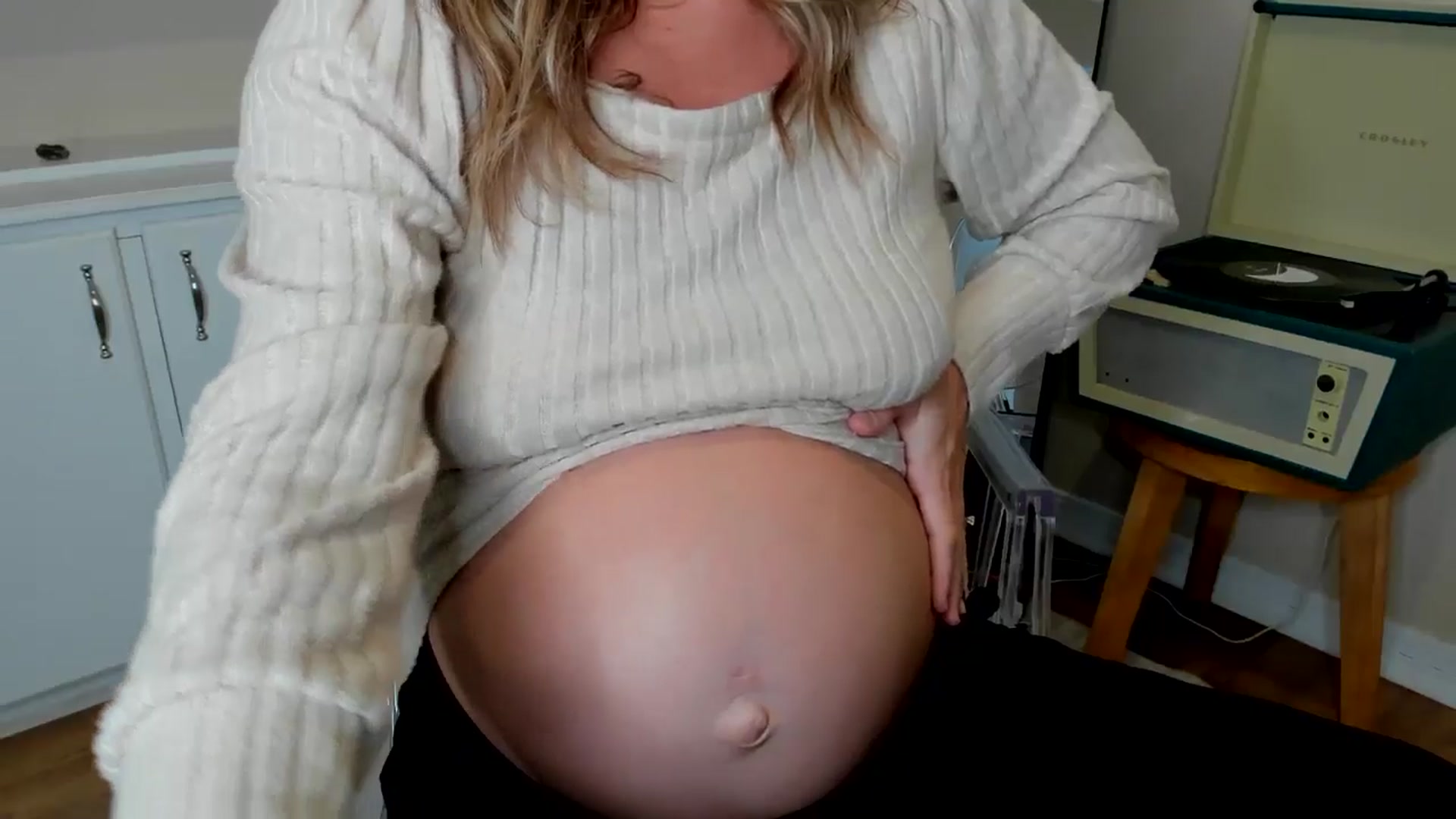 Gallery image thumbnail from Mommy's myfreecams stream on, 01/02/2025, 22:10 image 15 of 20