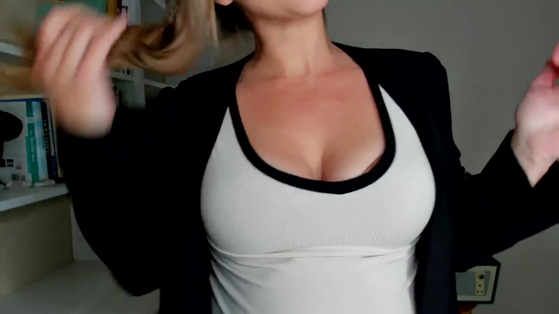 Gallery image thumbnail from Mommy's myfreecams stream on, 01/07/2025, 21:22 image 8 of 20