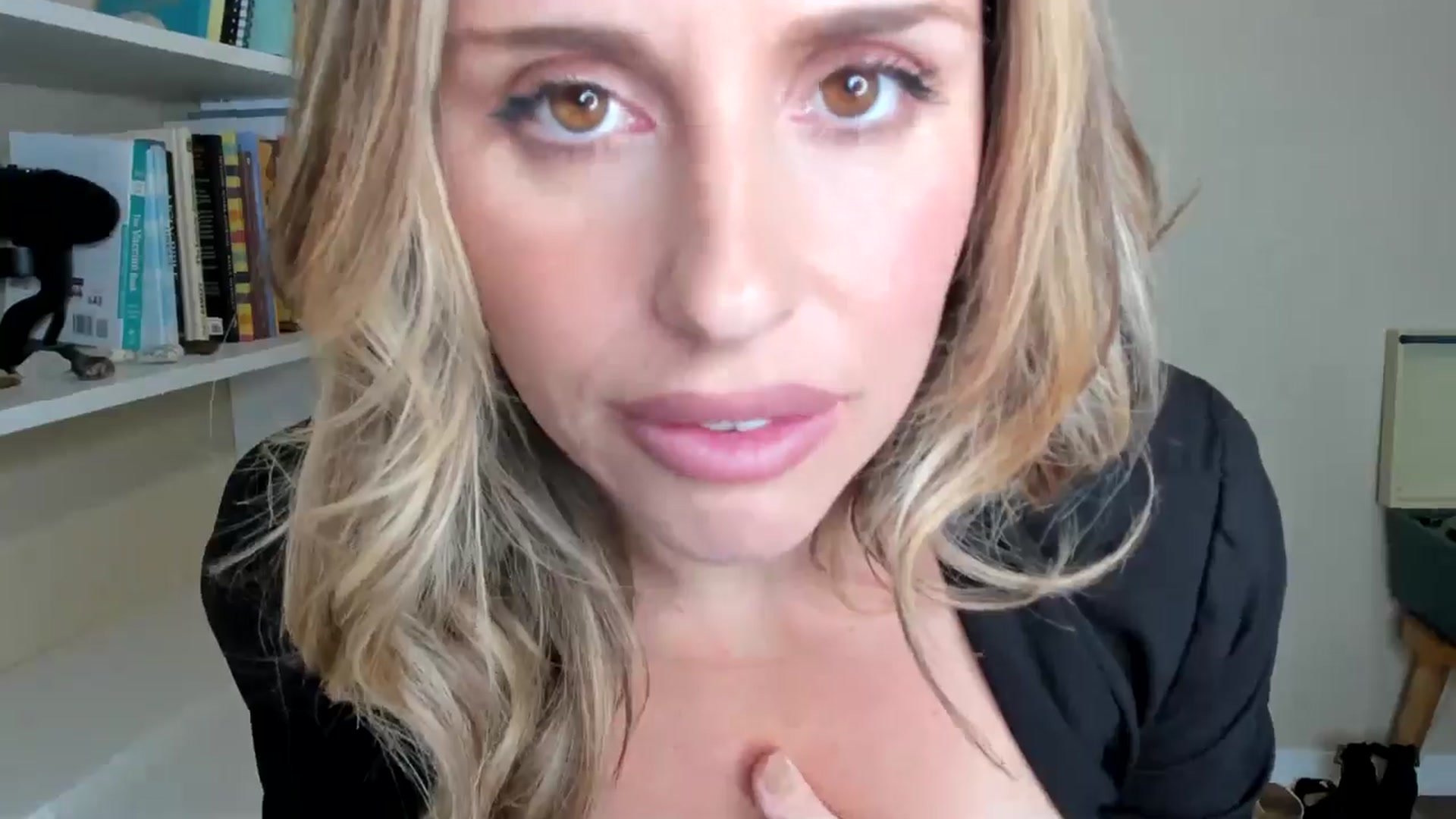 Gallery image thumbnail from Mommy's myfreecams stream on, 01/08/2025, 20:09 image 13 of 20