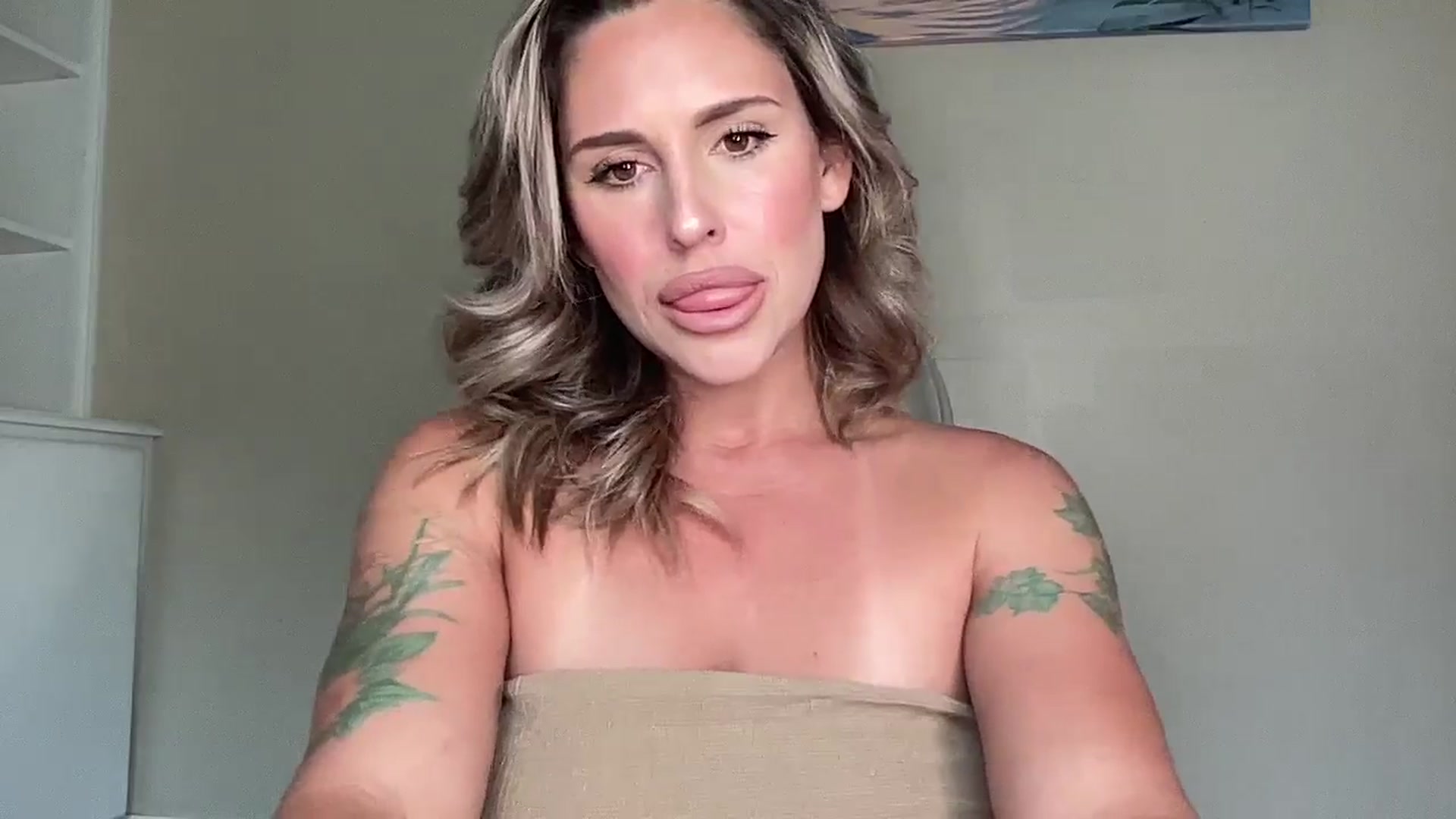Gallery image thumbnail from Mommy's myfreecams stream on, 08/05/2025, 14:41 image 2 of 20