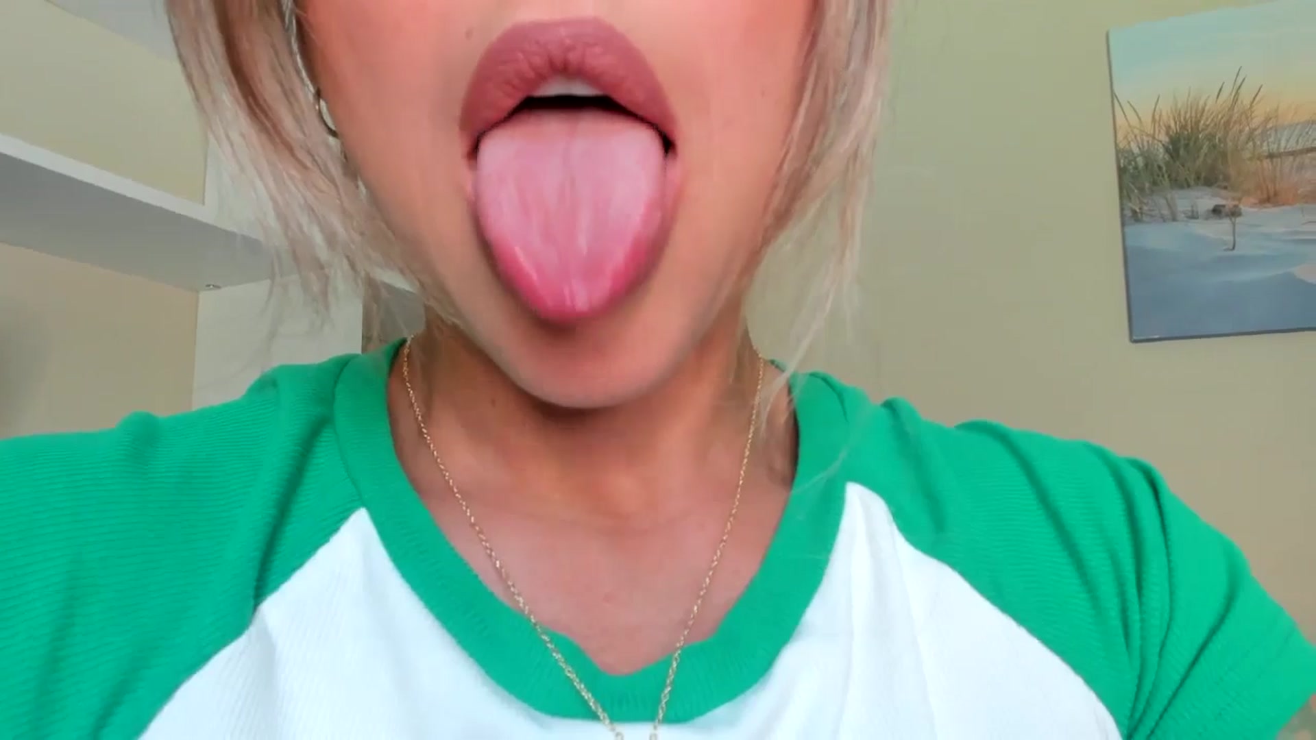 Gallery image thumbnail from Mommy's myfreecams stream on, 08/20/2025, 16:40 image 6 of 20