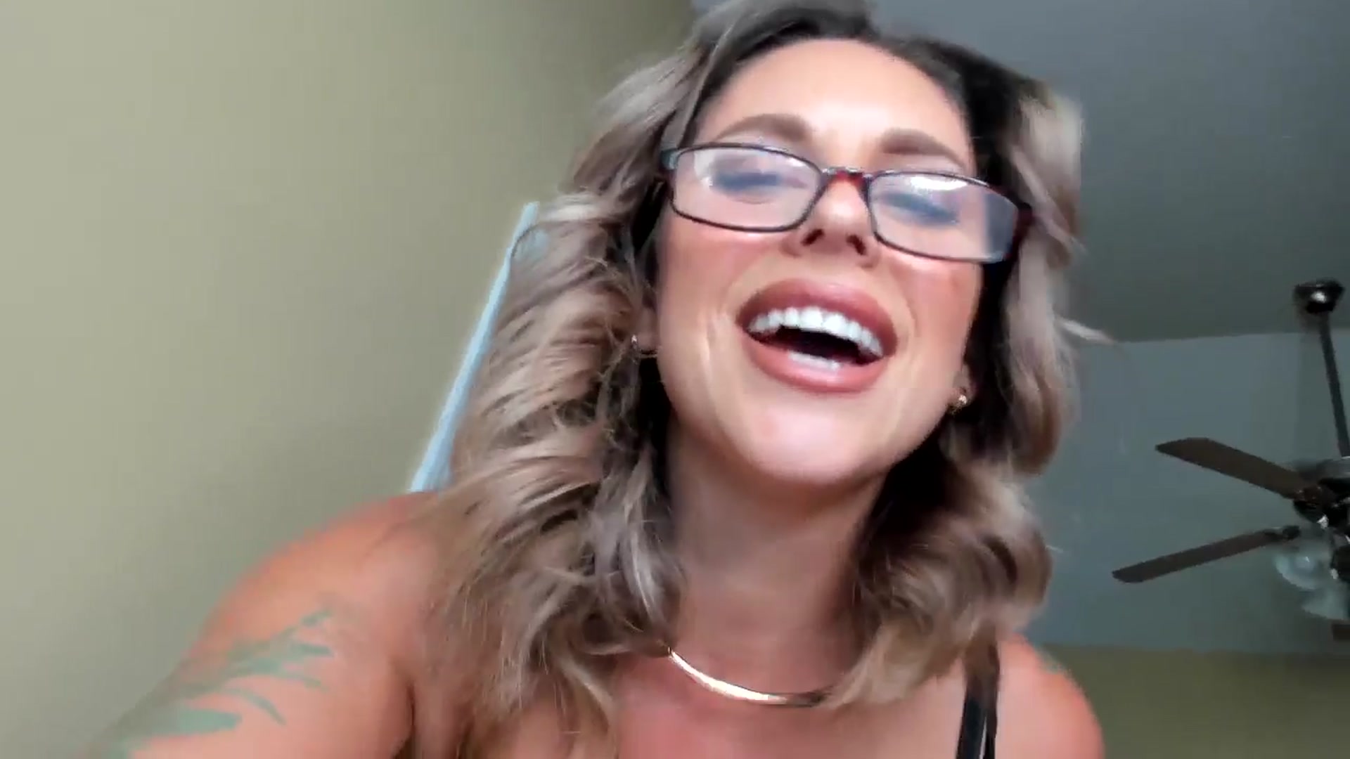 Gallery image thumbnail from Mommy's myfreecams stream on, 09/16/2025, 16:31 image 7 of 20