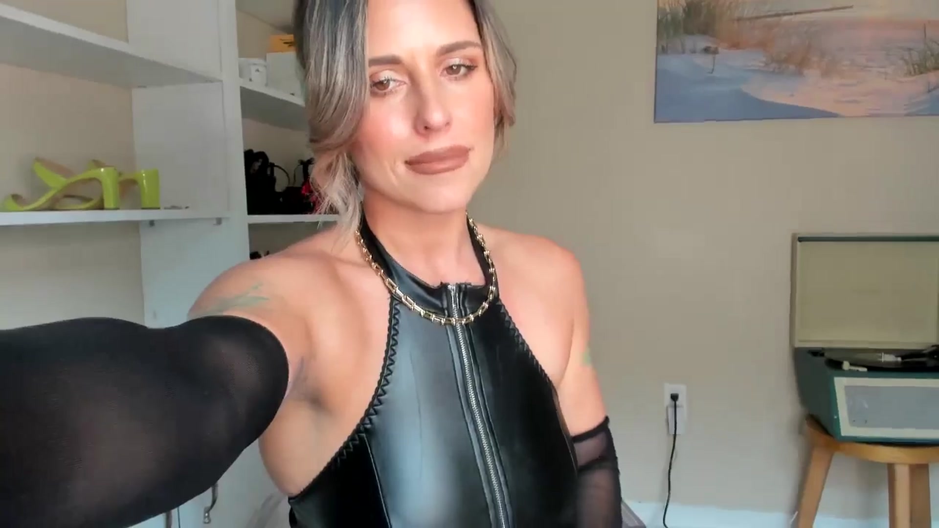 Gallery image thumbnail from Mommy's myfreecams stream on, 09/26/2025, 14:56 image 5 of 20