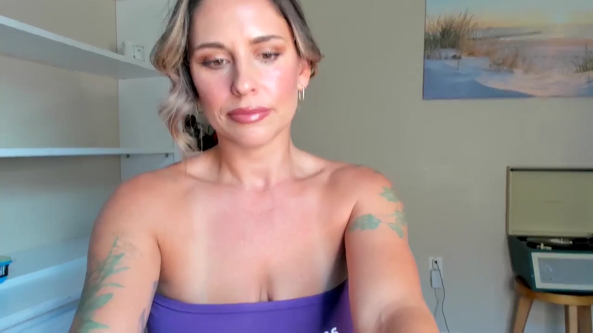 Gallery image thumbnail from Mommy's myfreecams stream on, 09/30/2025, 19:27 image 4 of 20