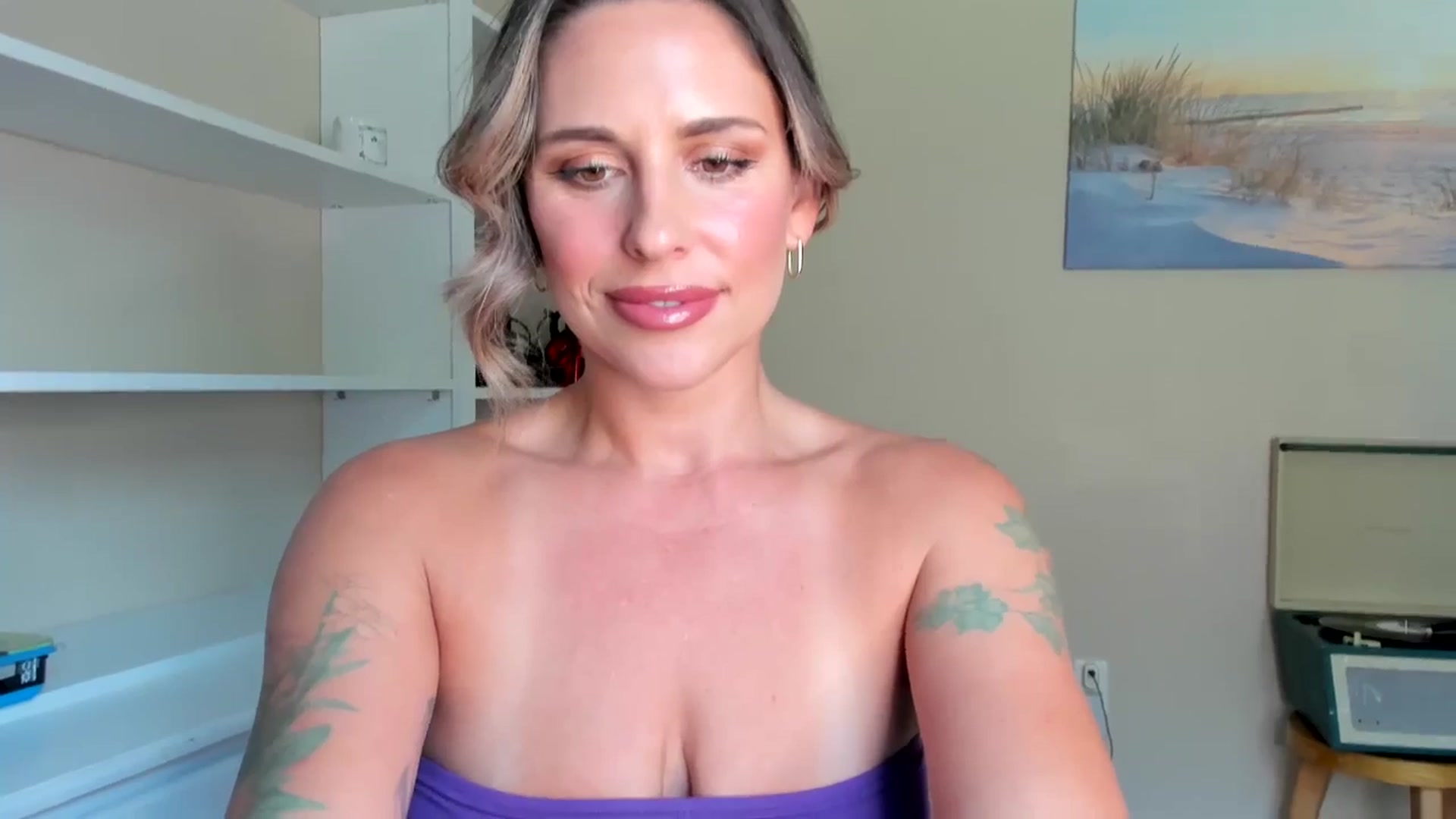 Gallery image thumbnail from Mommy's myfreecams stream on, 09/30/2025, 19:27 image 6 of 20