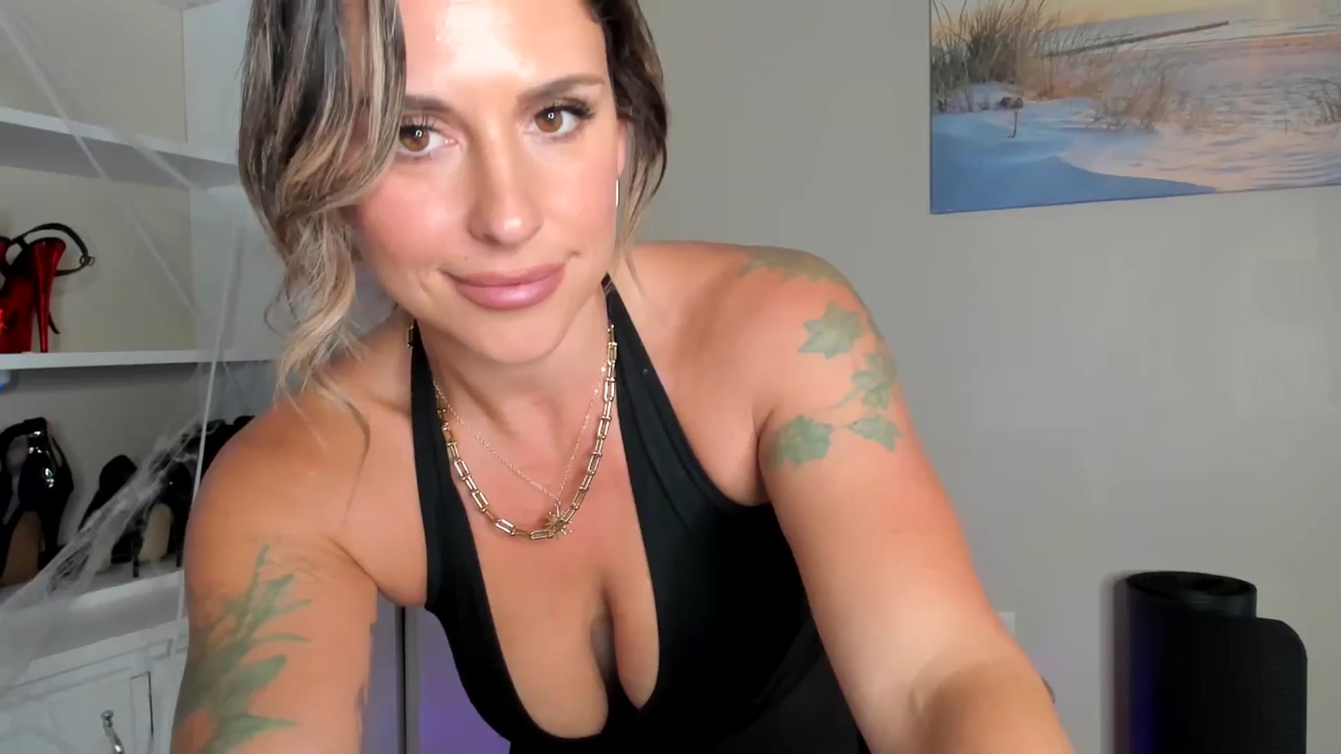 Gallery image thumbnail from Mommy's myfreecams stream on, 10/26/2025, 19:04 image 7 of 20