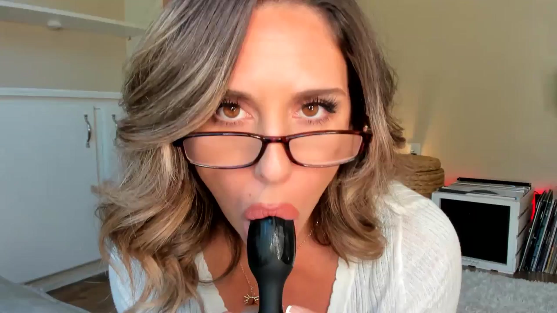 Gallery image thumbnail from Mommy's myfreecams stream on, 11/24/2025, 17:04 image 1 of 20