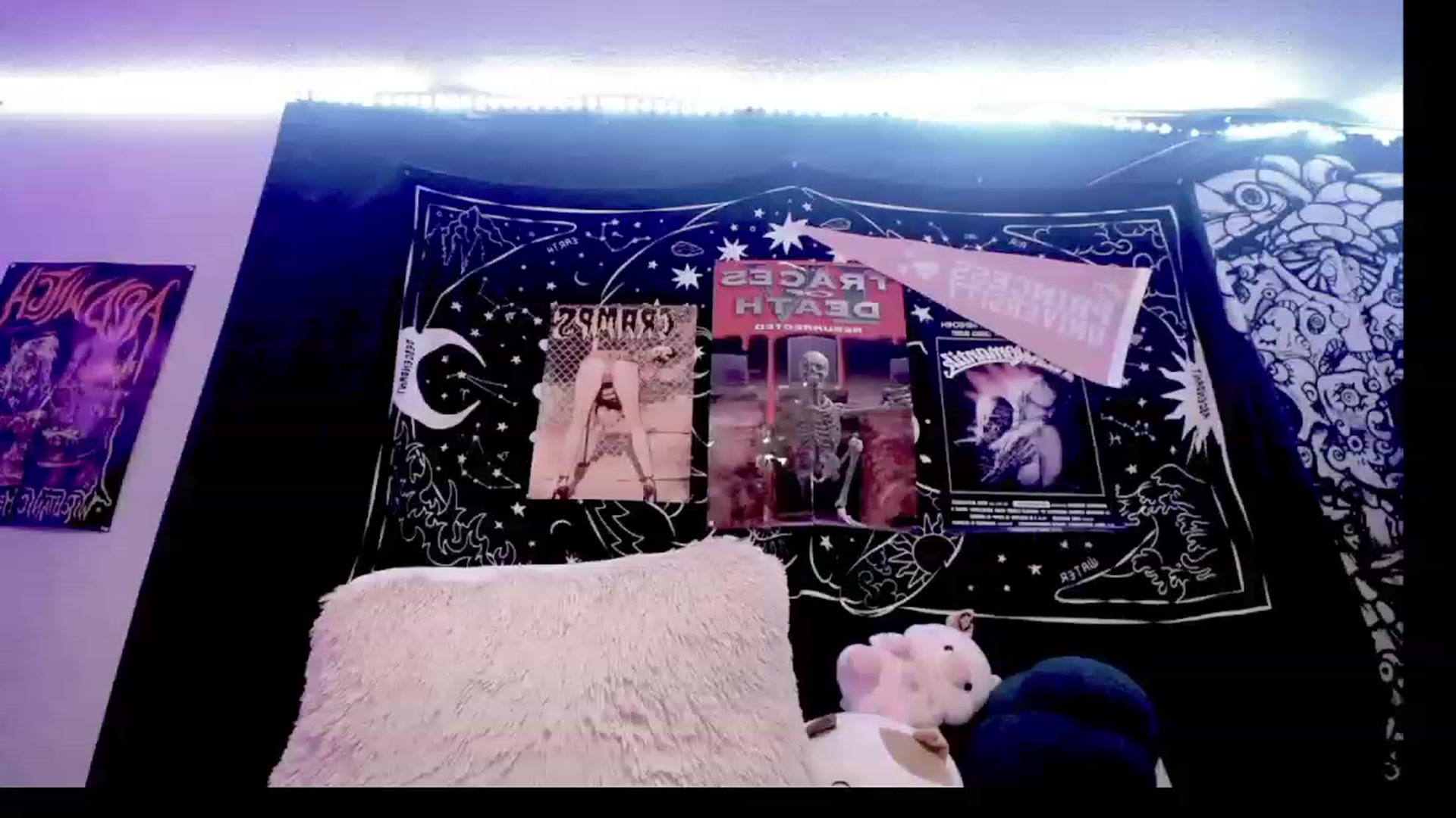 Gallery image thumbnail from MomsLilMonstr's myfreecams stream on, 02/12/2023, 04:49 image 14 of 20