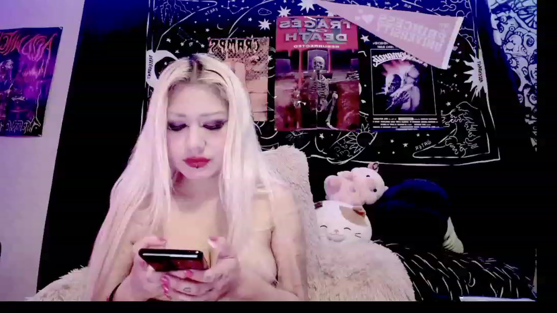 Gallery image thumbnail from MomsLilMonstr's myfreecams stream on, 02/12/2023, 07:37 image 15 of 20